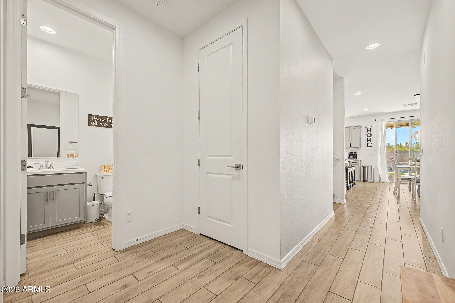 6253 S CLANCY Avenue