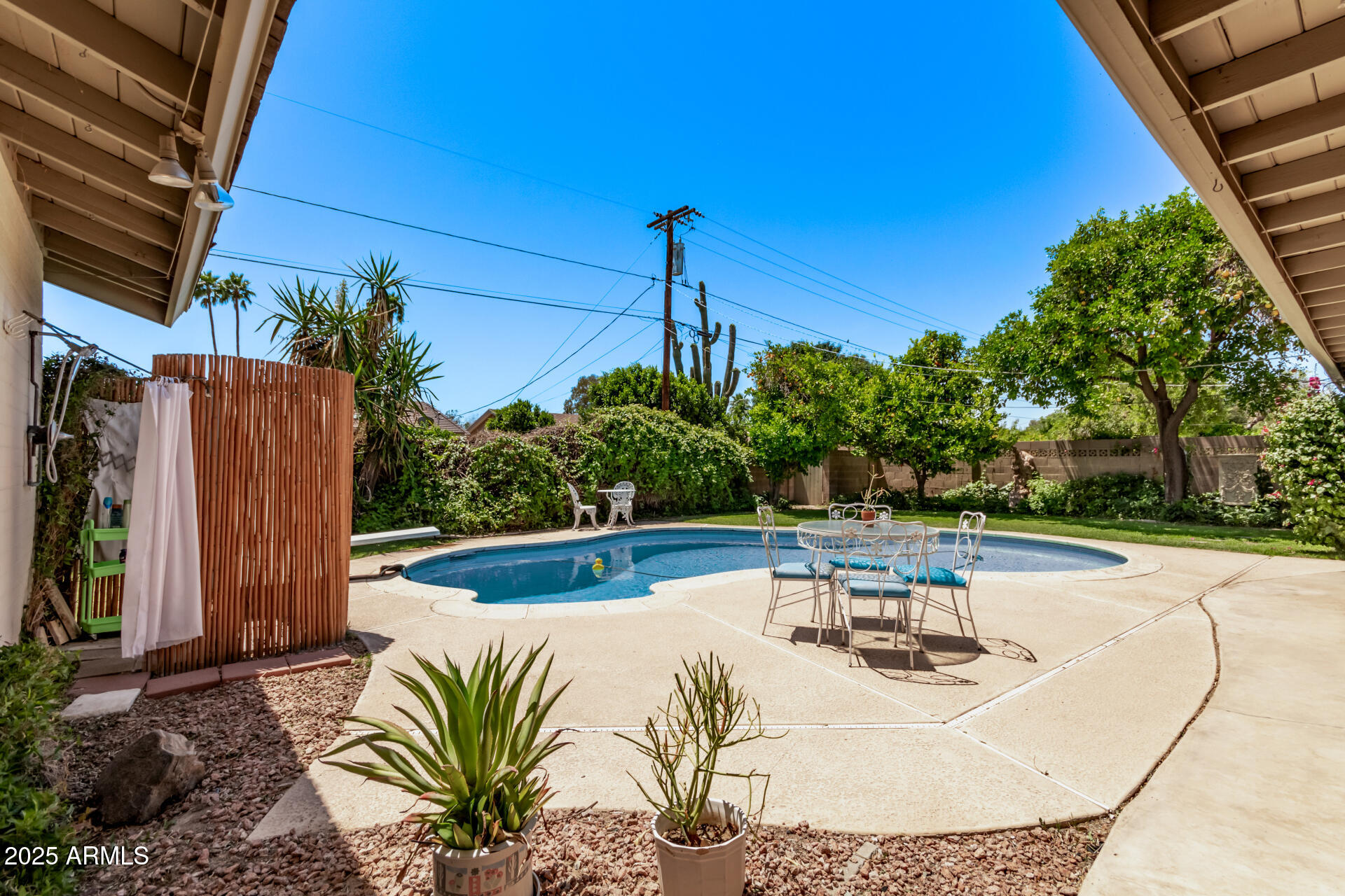 425 E DEL RIO Drive
