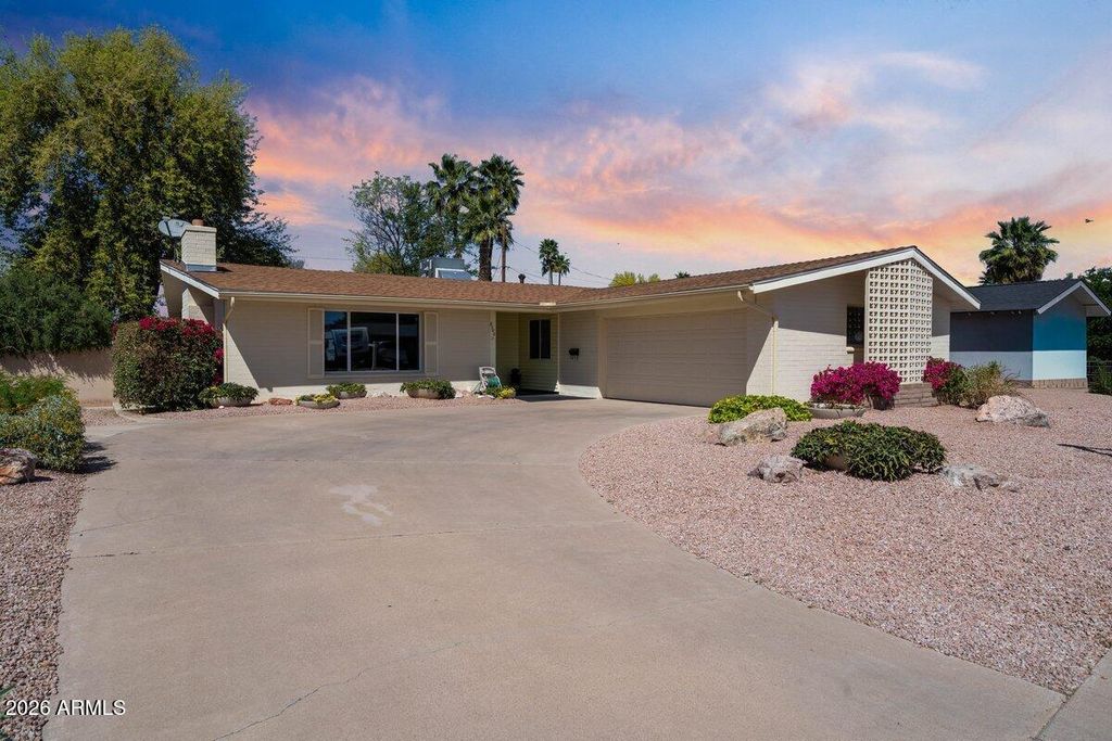 Photo of 8702 E Starlight Way, Scottsdale, AZ 85250 (MLS # 6999754)