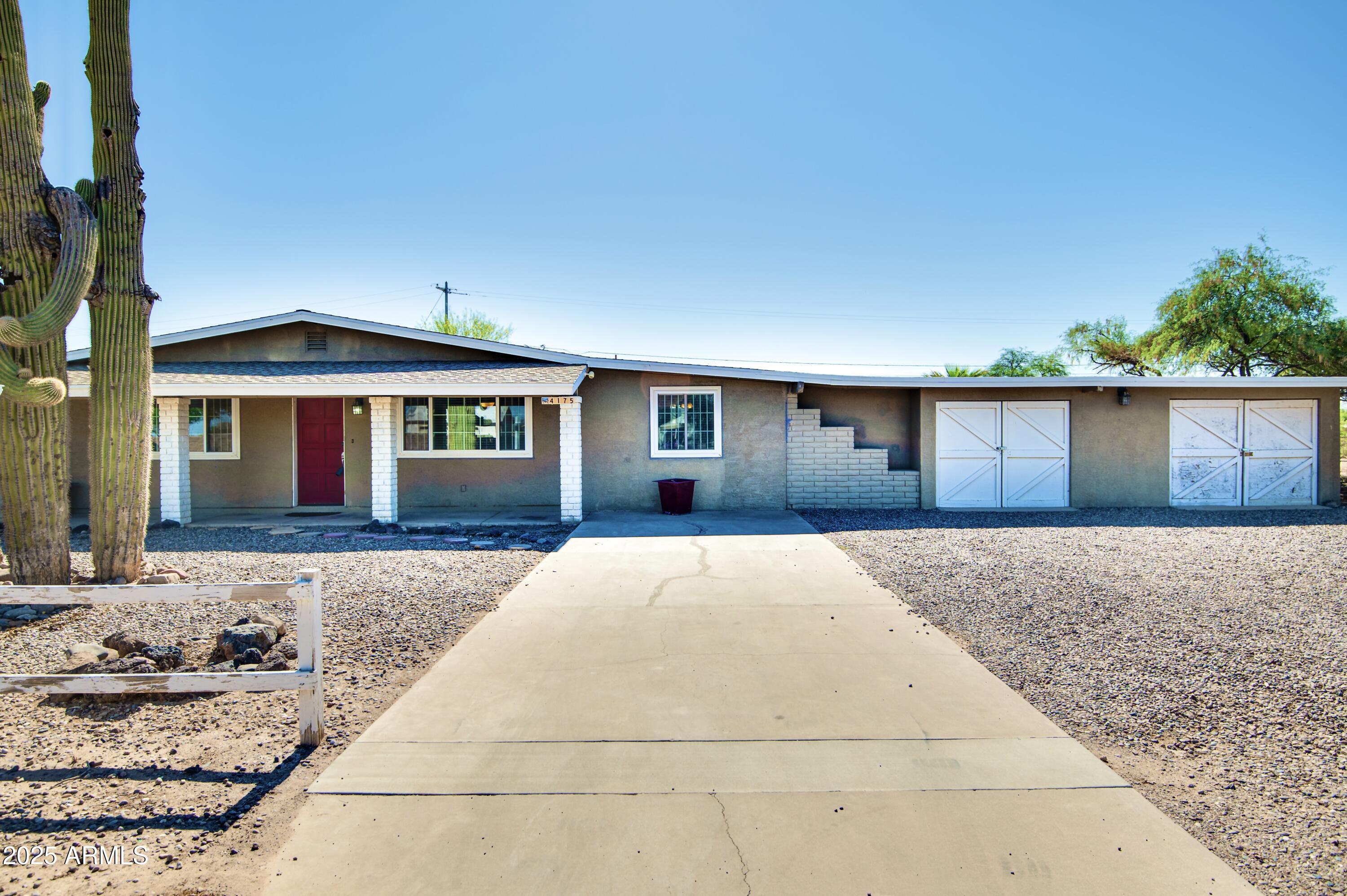 4175 N ROBLE Circle