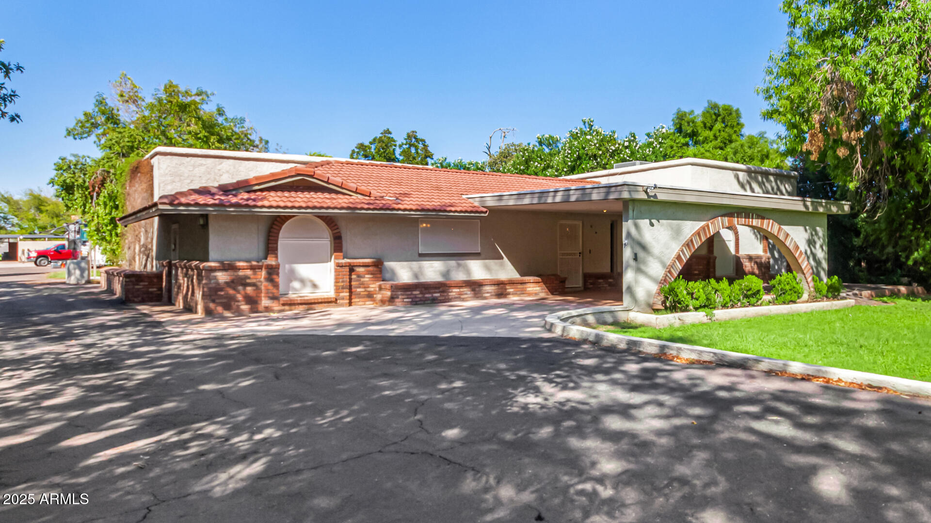 3026 E BACKUS Road