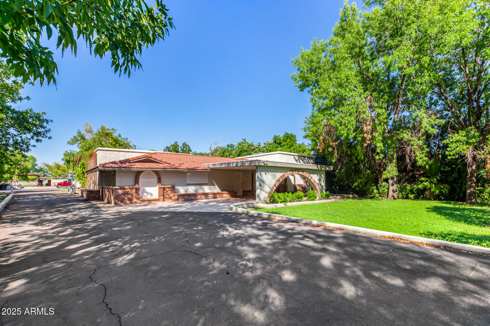 3026 E BACKUS Road