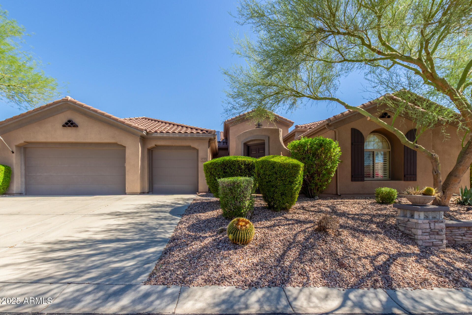 42041 N MOUNTAIN COVE Drive
