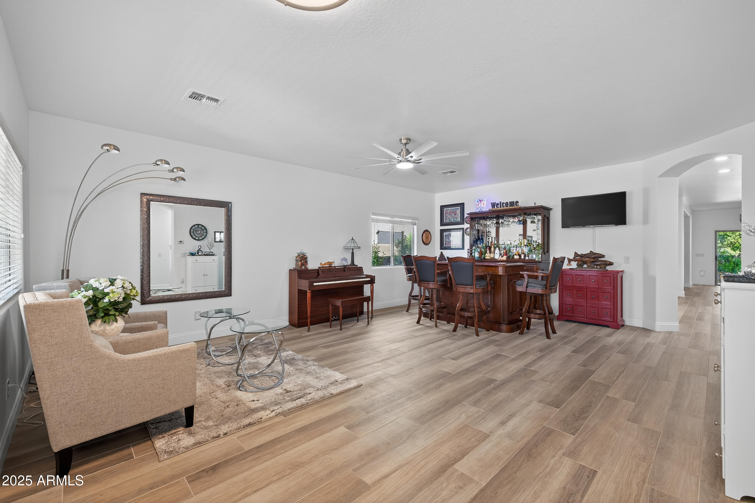 690 W DRAGON TREE Avenue