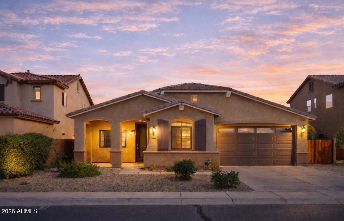 690 W DRAGON TREE Avenue