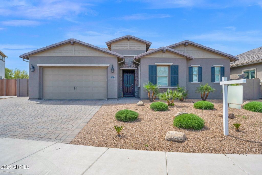 Photo of 1167 E Knightsbridge Way, Gilbert, AZ 85297 (MLS # 6918703)