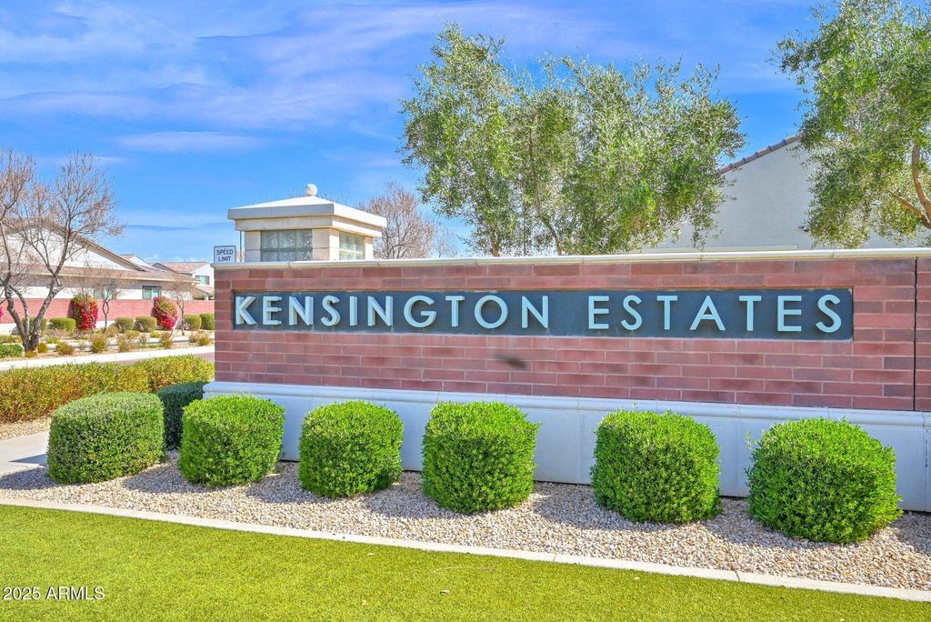 Photo of 1167 E Knightsbridge Way, Gilbert, AZ 85297 (MLS # 6918703)