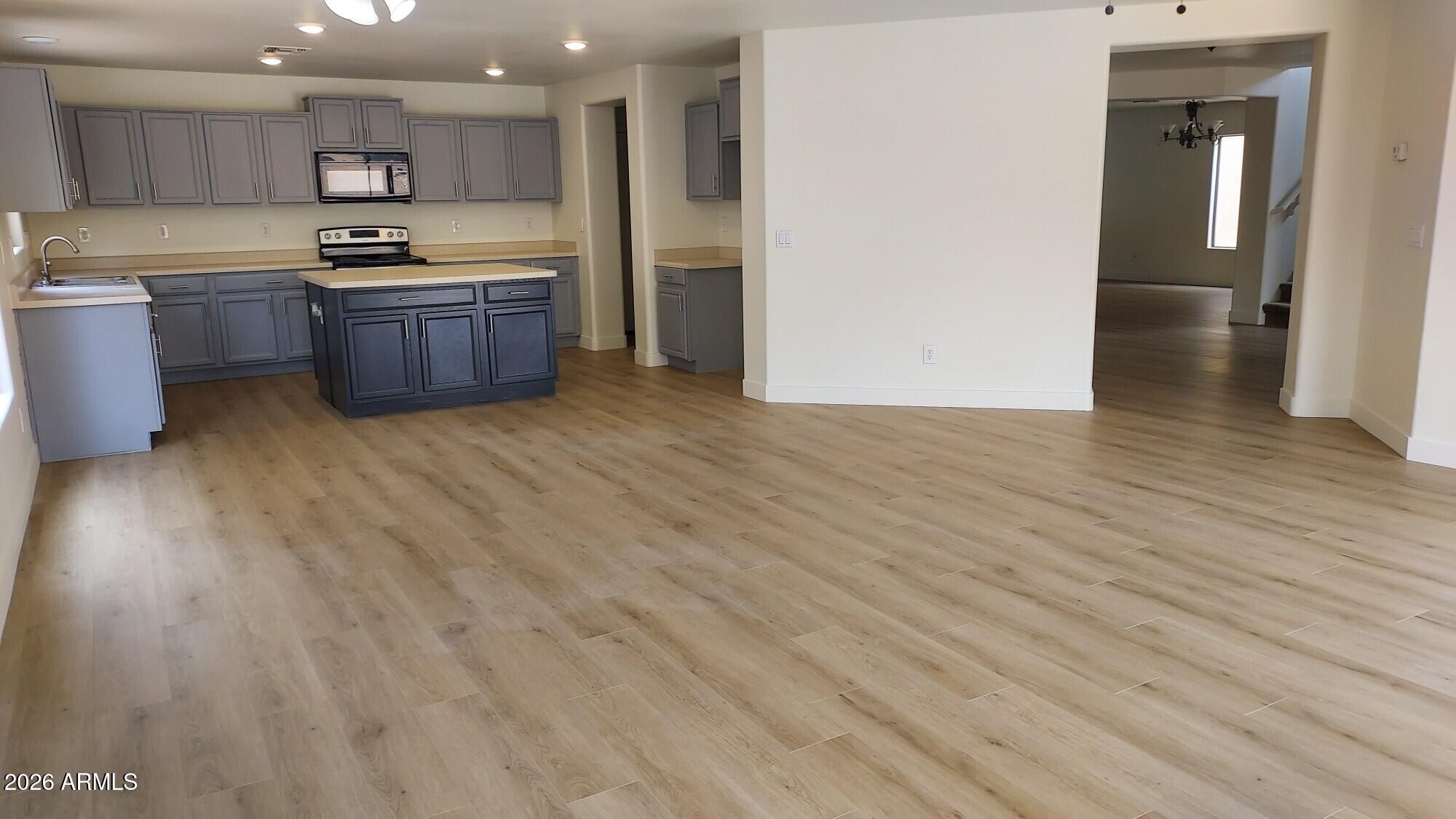 1206 W CENTRAL Avenue