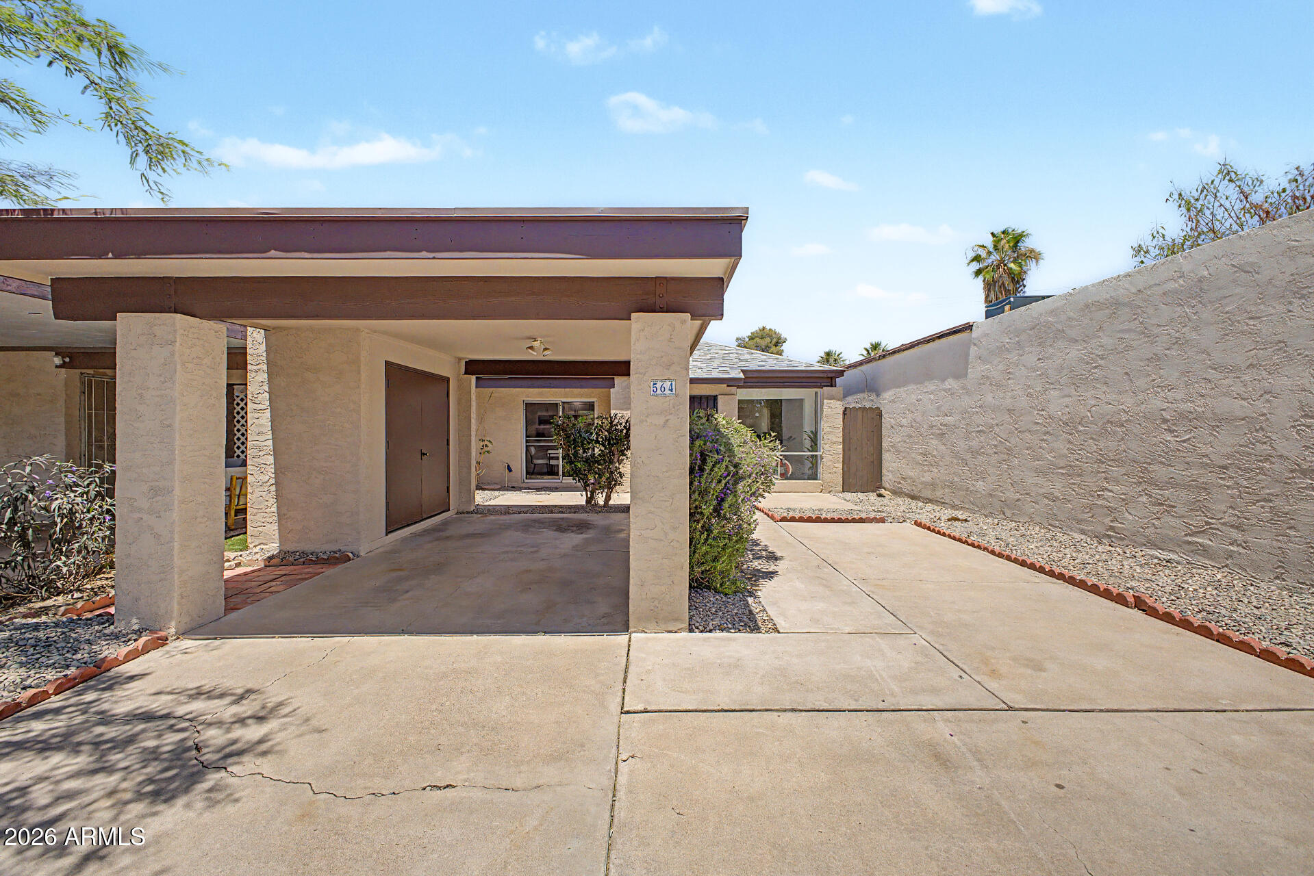 564 E ROYAL PALMS Drive