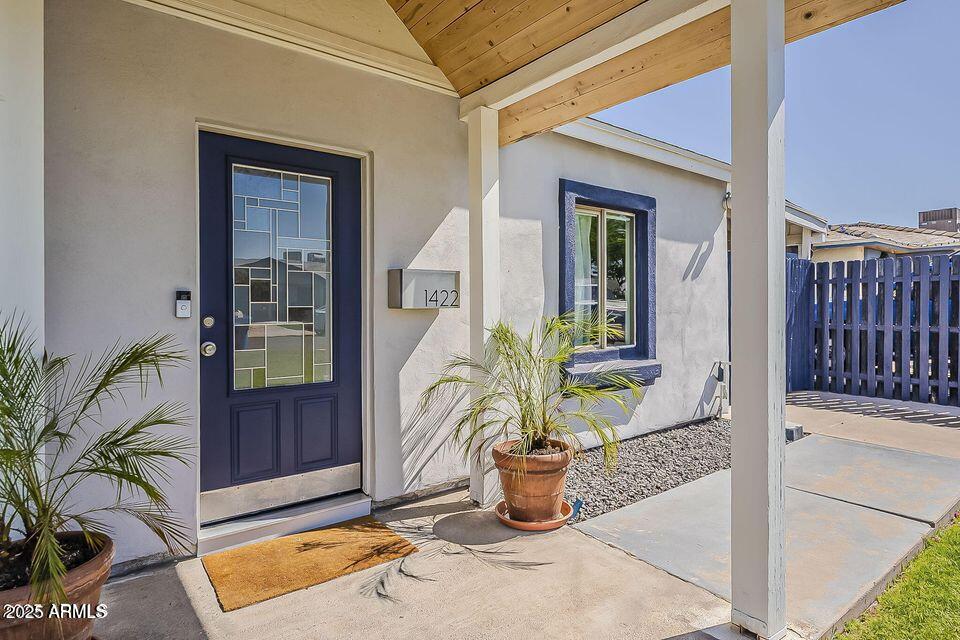 1422 E WINDSOR Avenue