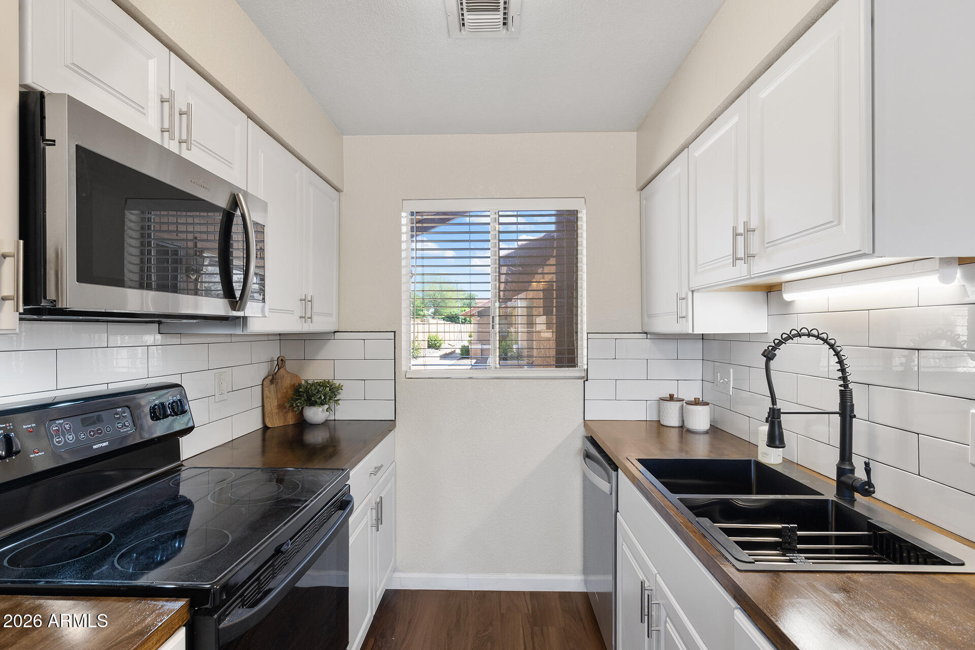 330 W TONOPAH Drive 5