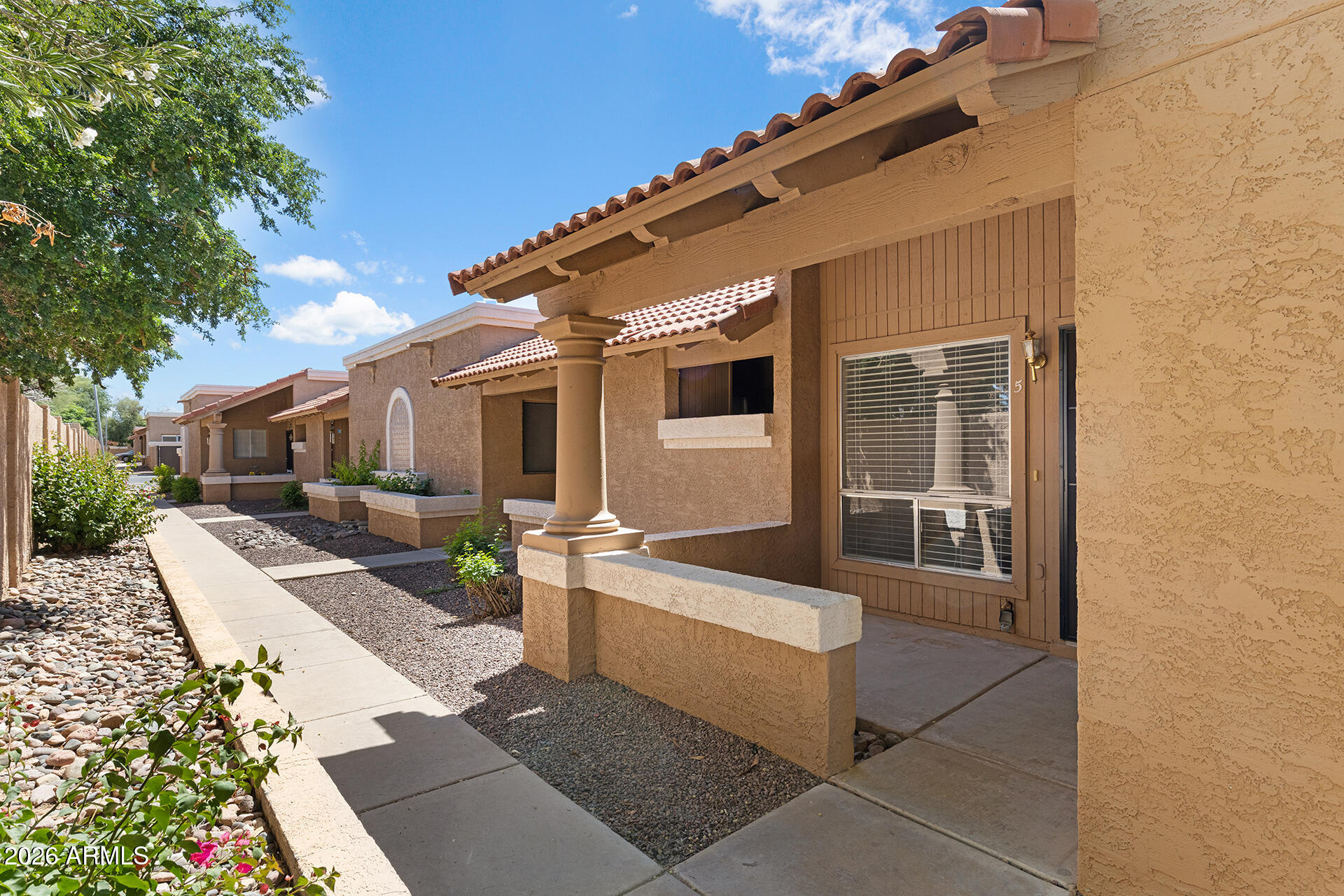 330 W TONOPAH Drive 5