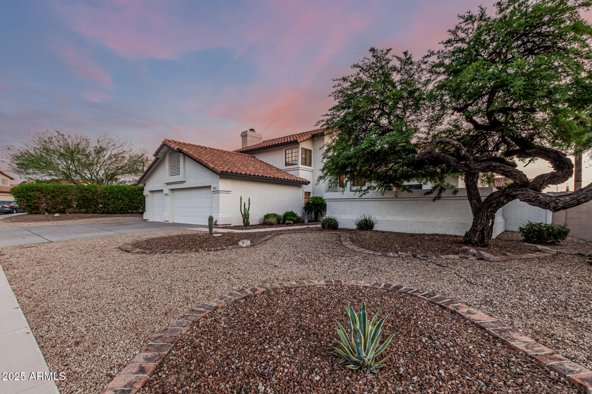 6133 E SADDLEBACK Street