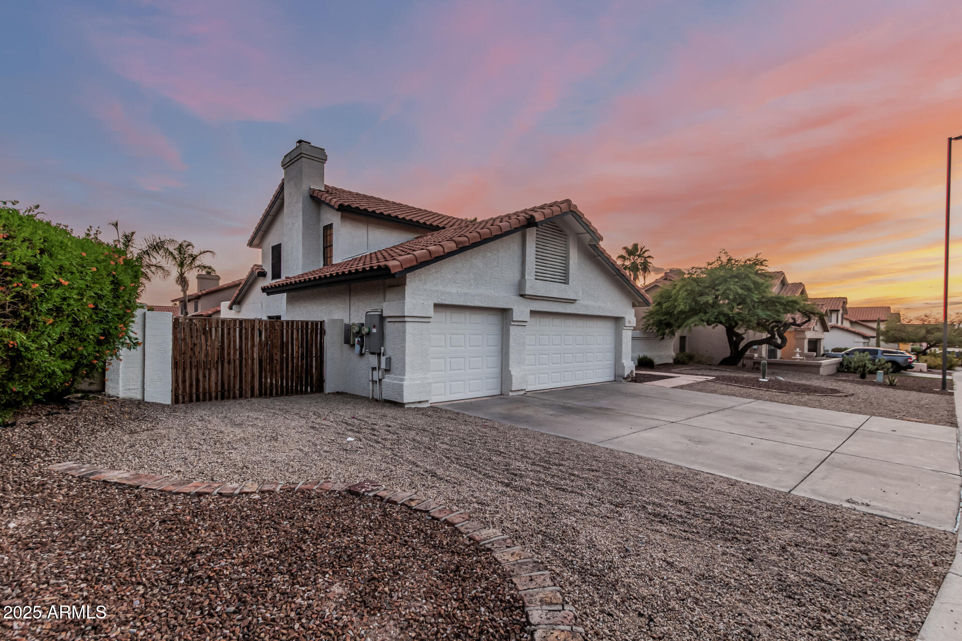 6133 E SADDLEBACK Street