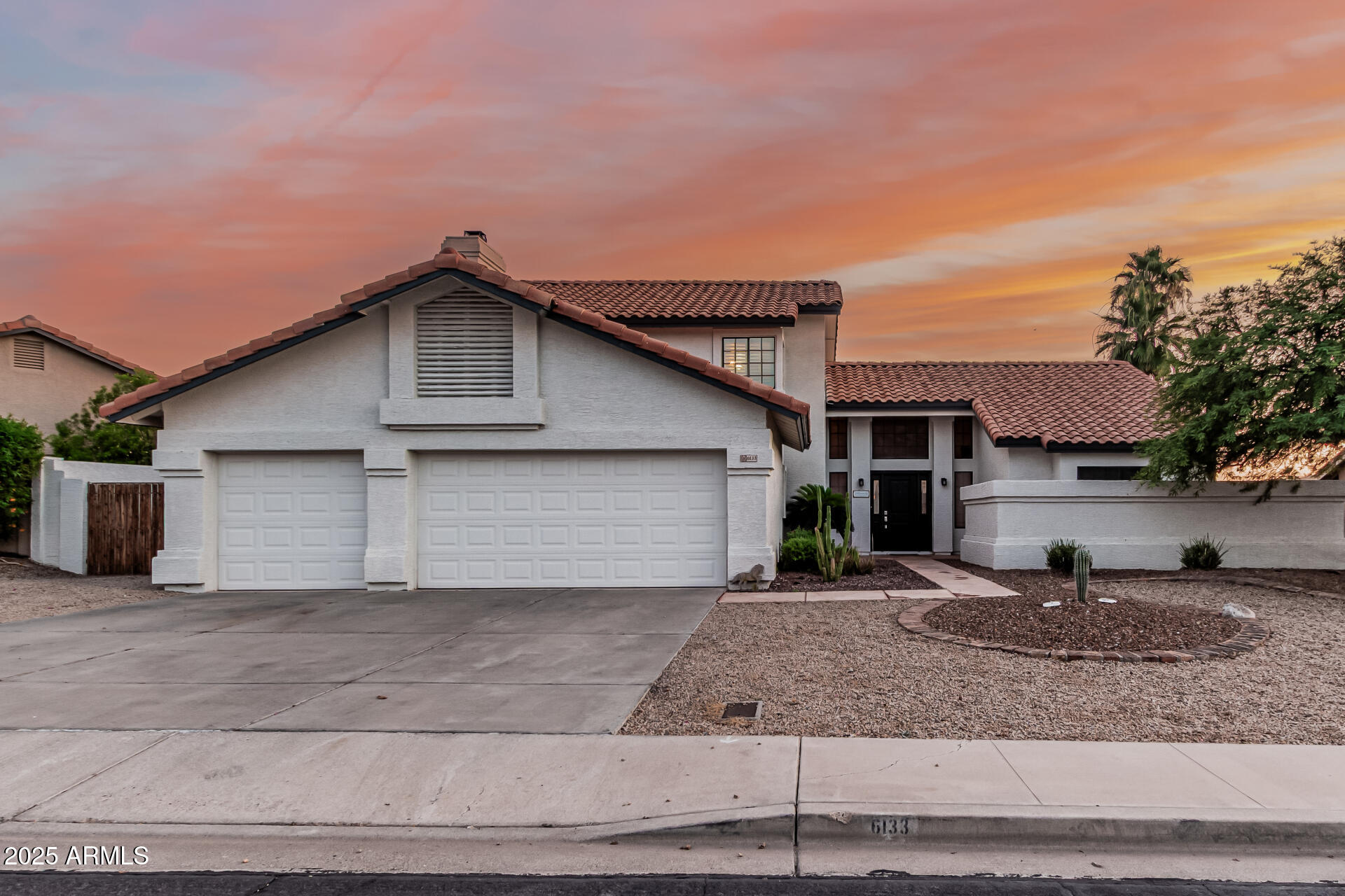 6133 E SADDLEBACK Street