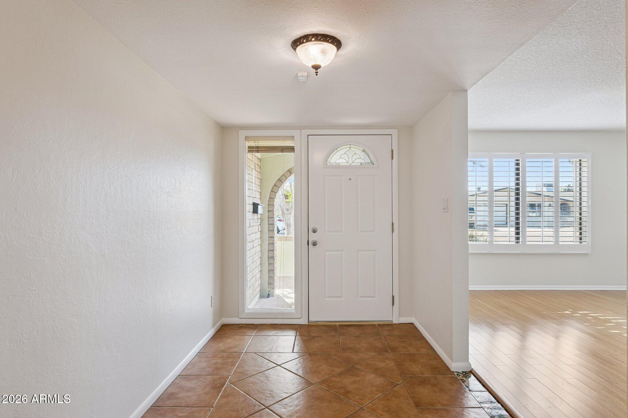 1932 E LOMA VISTA Drive E