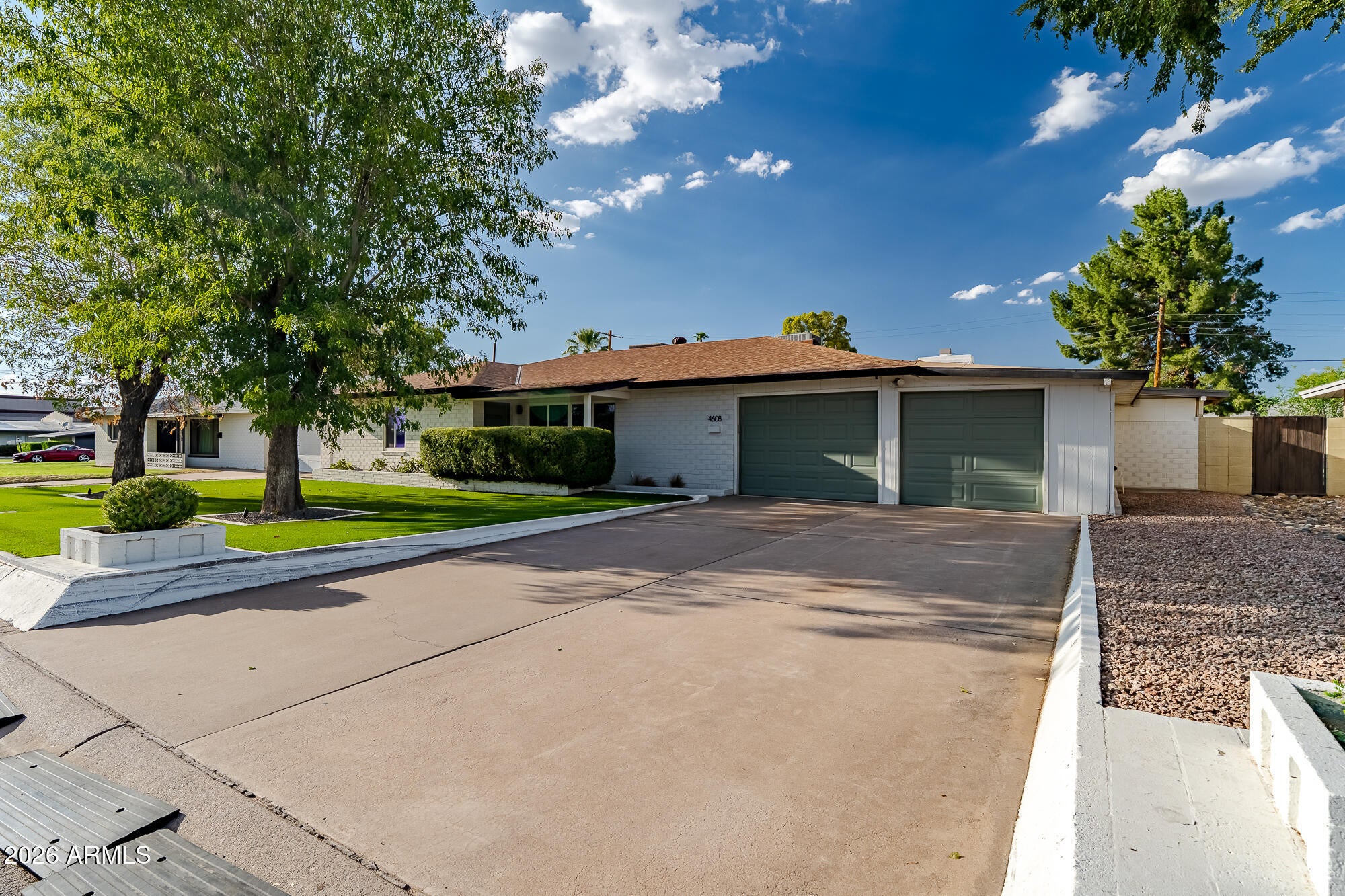4608 E WILSHIRE Drive