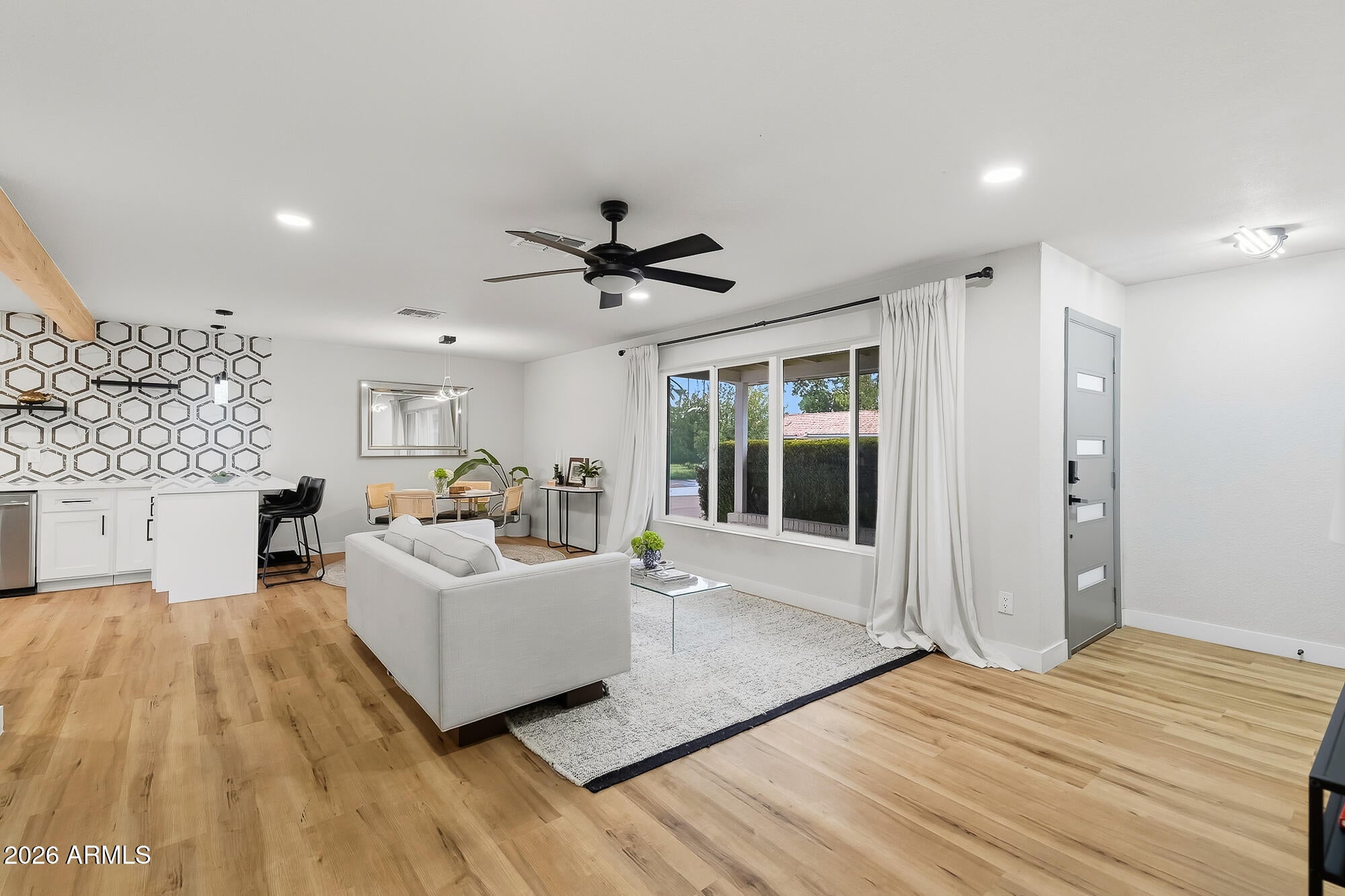 4608 E WILSHIRE Drive