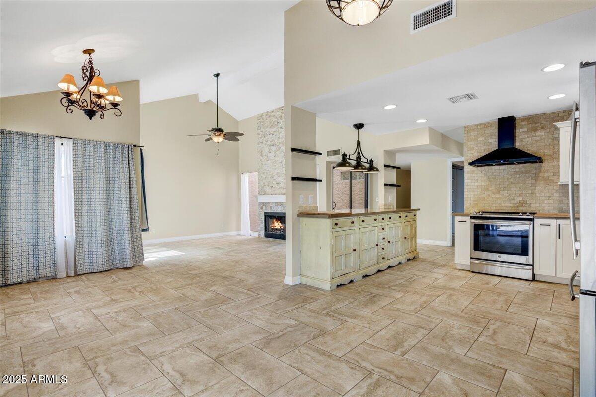 1644 N VENTURA Lane