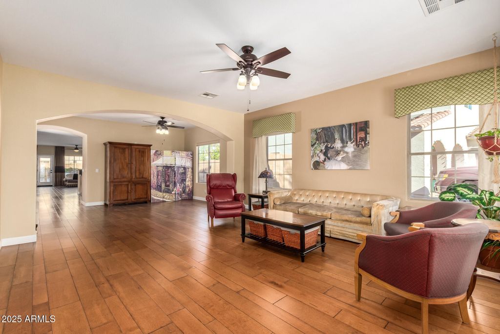 Photo of 1310 E Parkview Drive, Gilbert, AZ 85295 (MLS # 6959774)