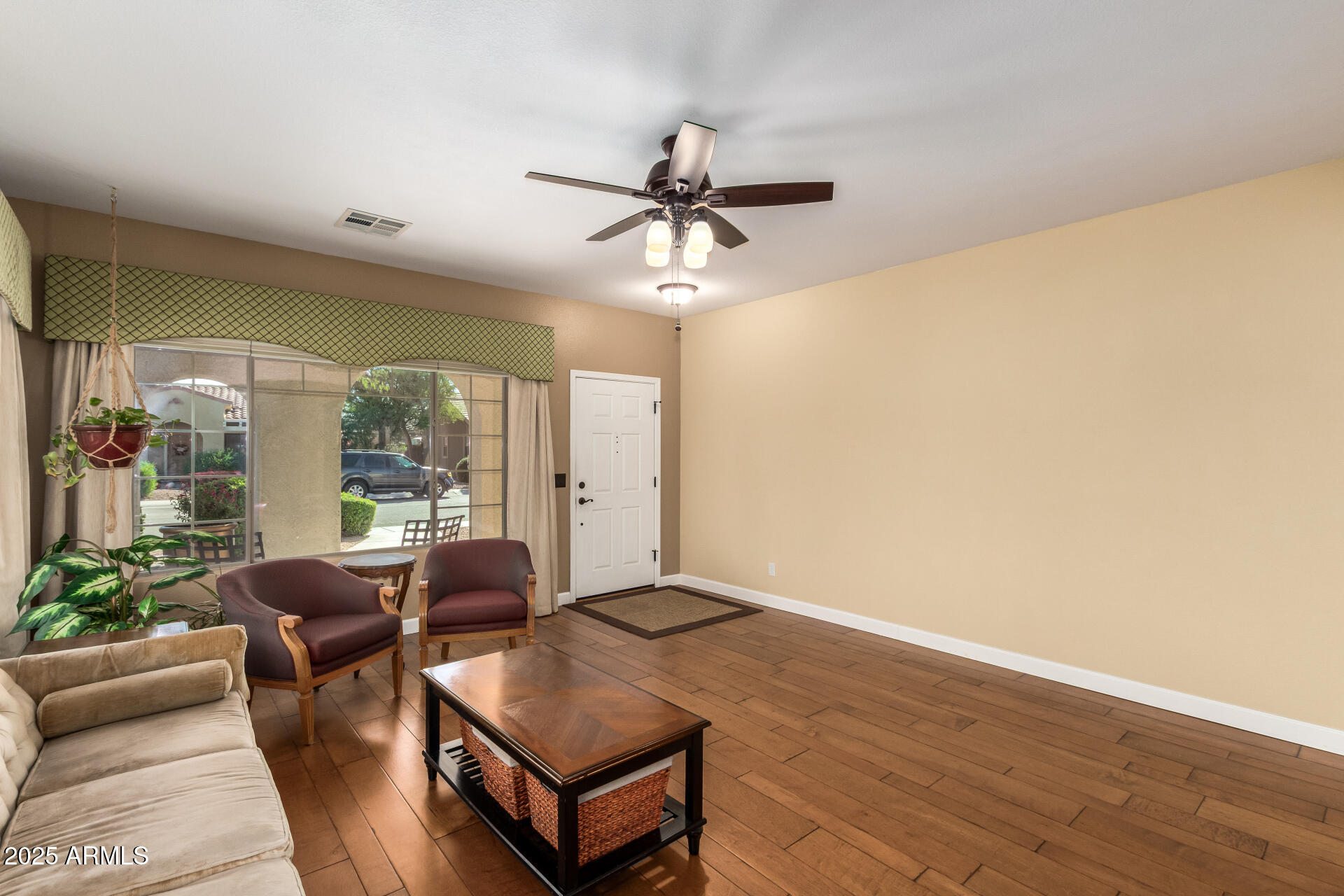 1310 E PARKVIEW Drive