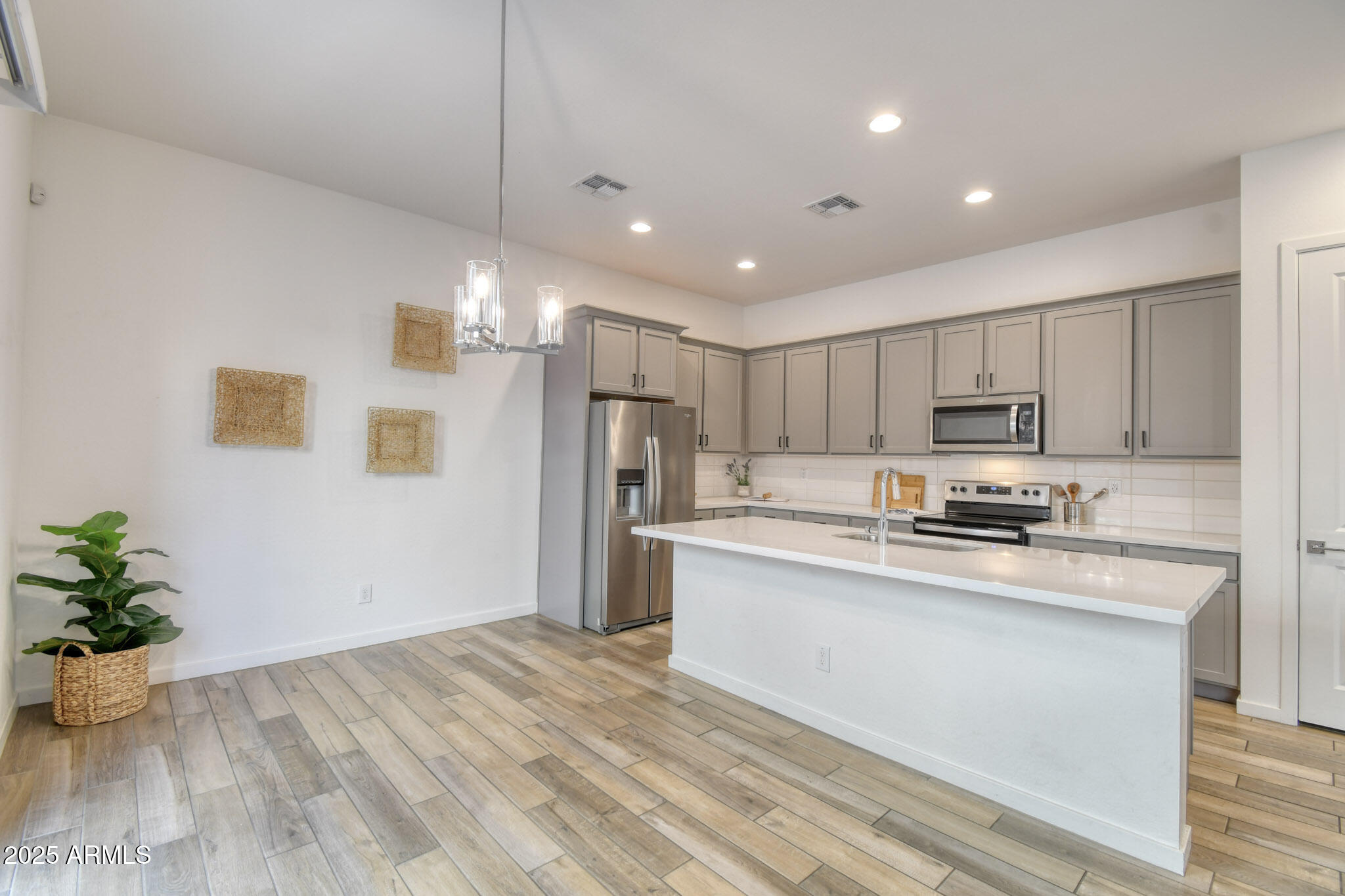 901 S SMITH Road 1065