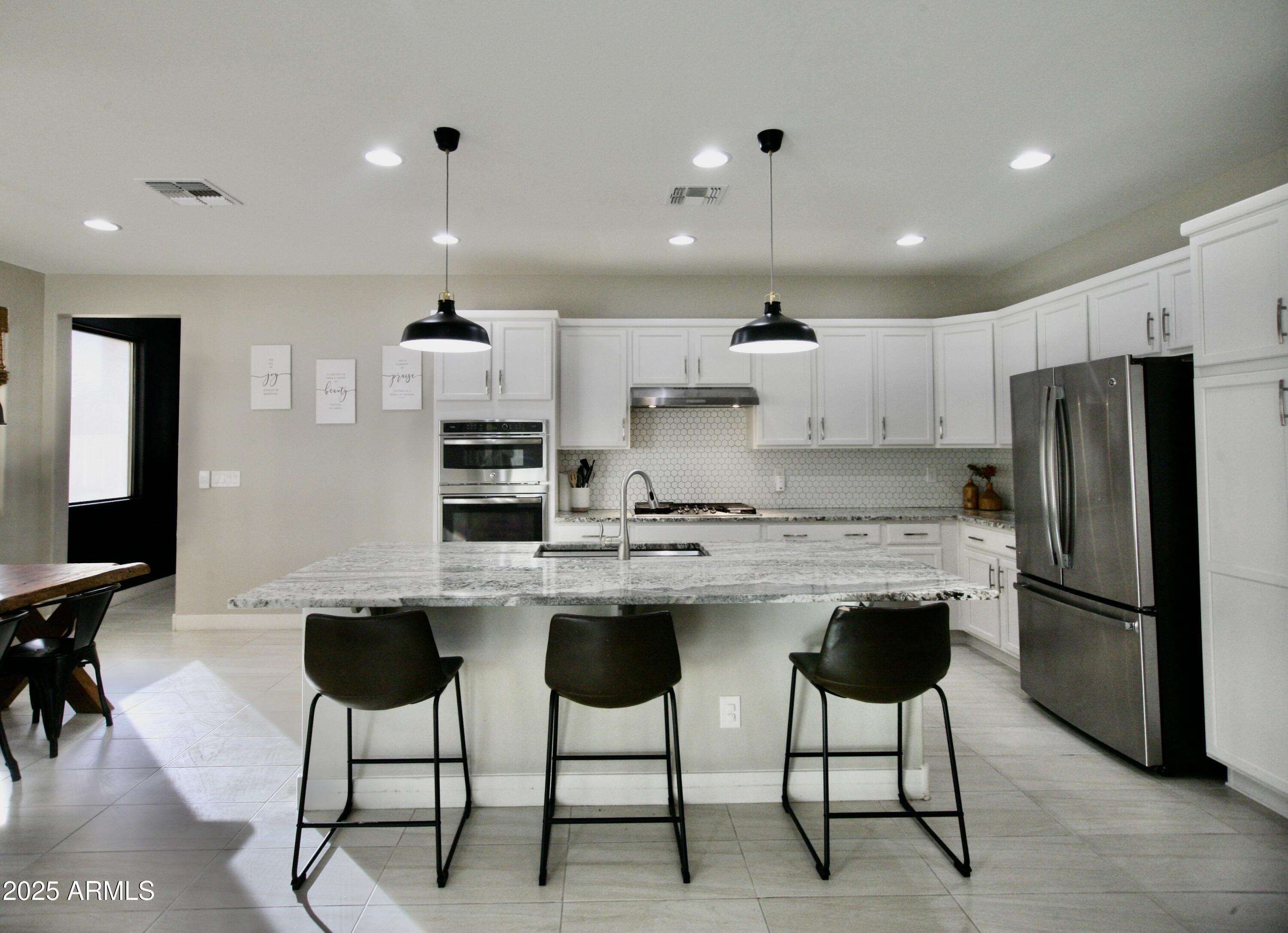 2269 S OSBORN Lane