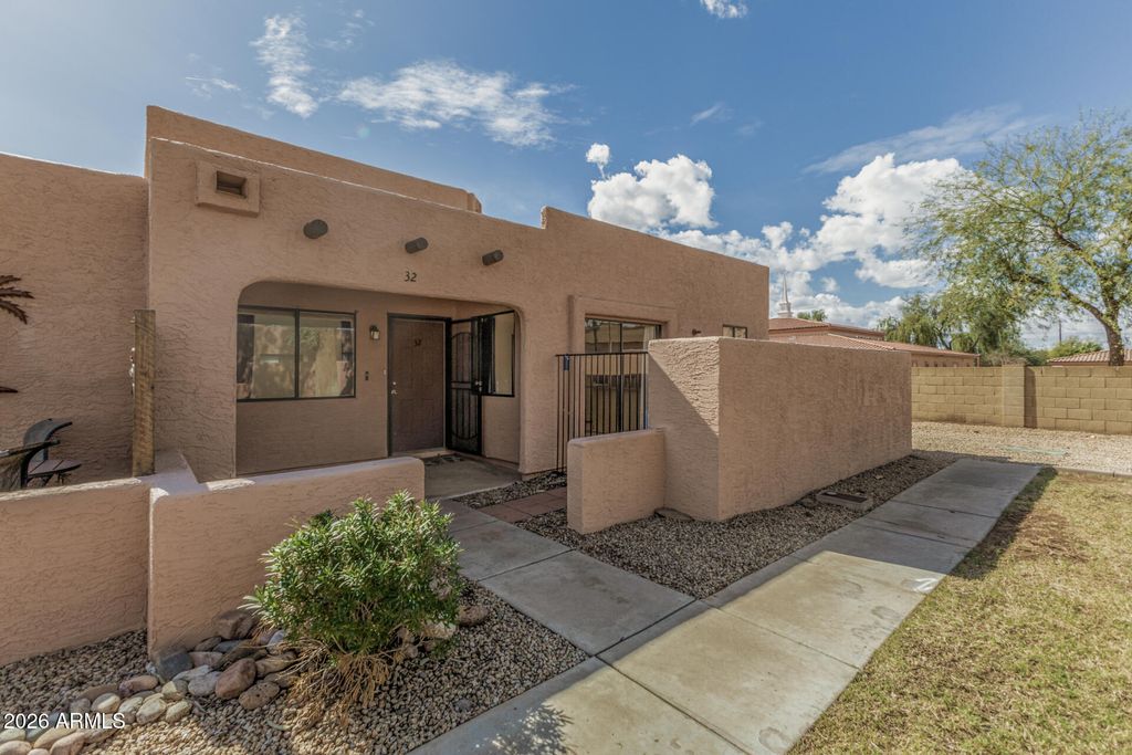 Photo of 8940 W Olive Avenue #32, Peoria, AZ 85345 (MLS # 6986048)