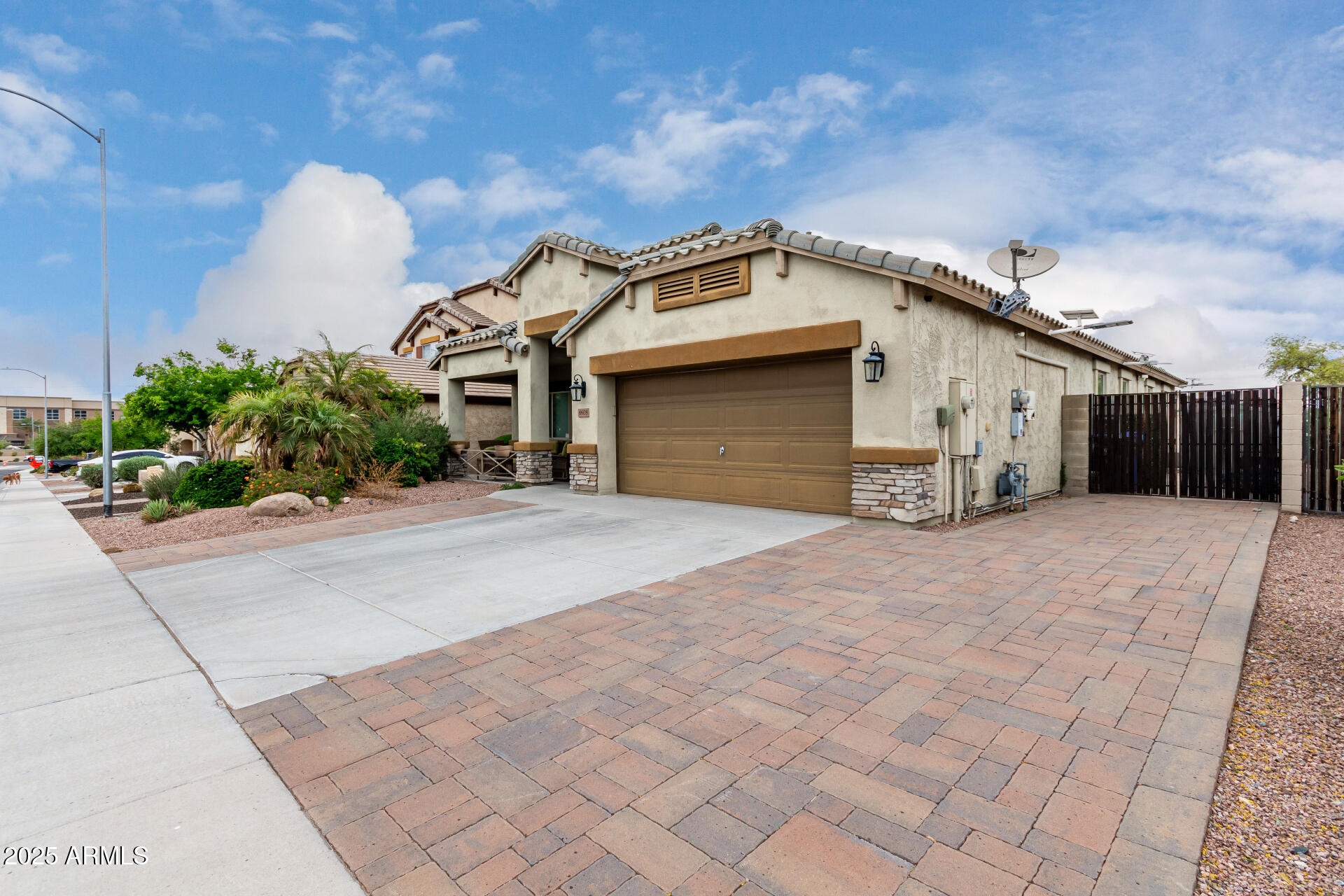 6608 W SAGUARO PARK Lane