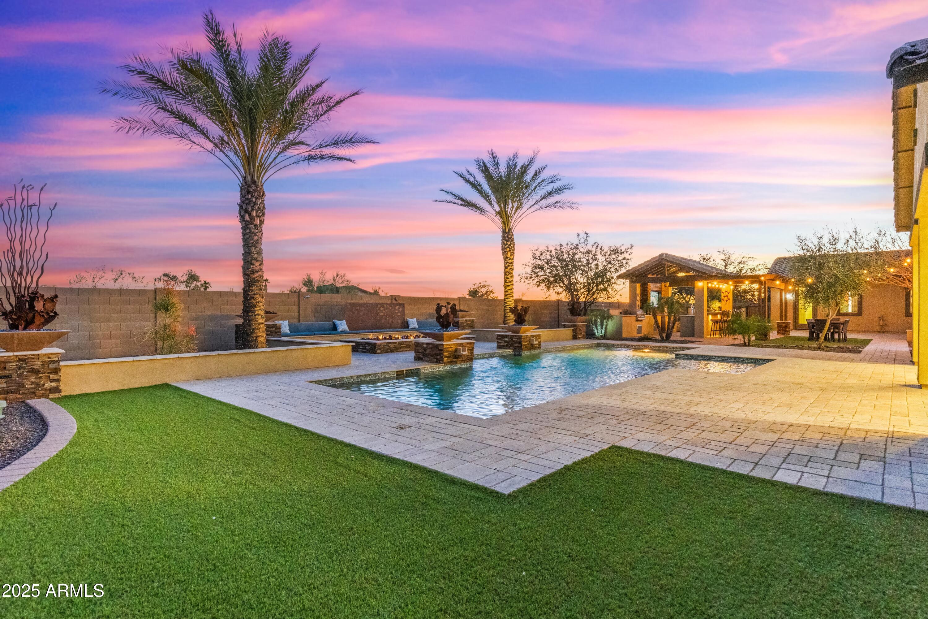 7055 E IVYGLEN Circle