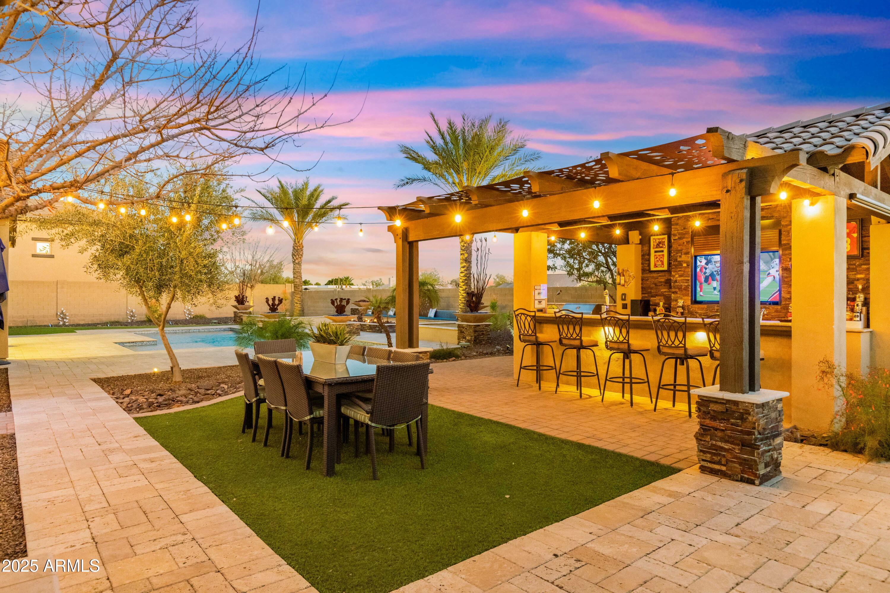 7055 E IVYGLEN Circle