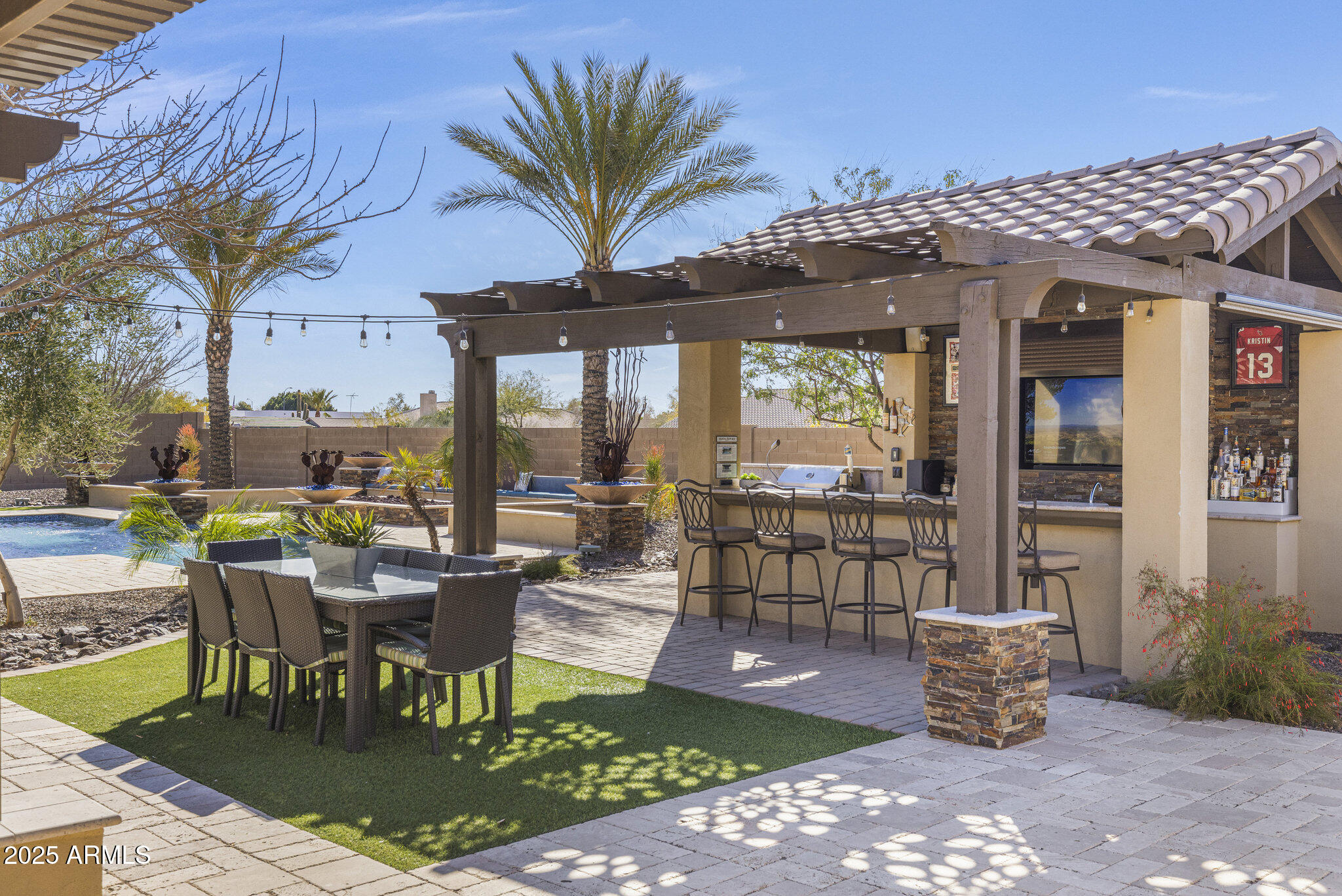 7055 E IVYGLEN Circle