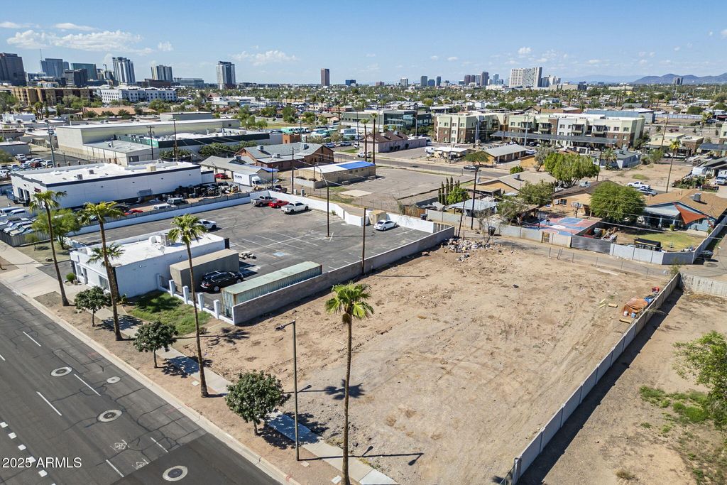 Photo of 1426 E Washington Street #19 &amp; 20, Phoenix, AZ 85034 (MLS # 6921268)