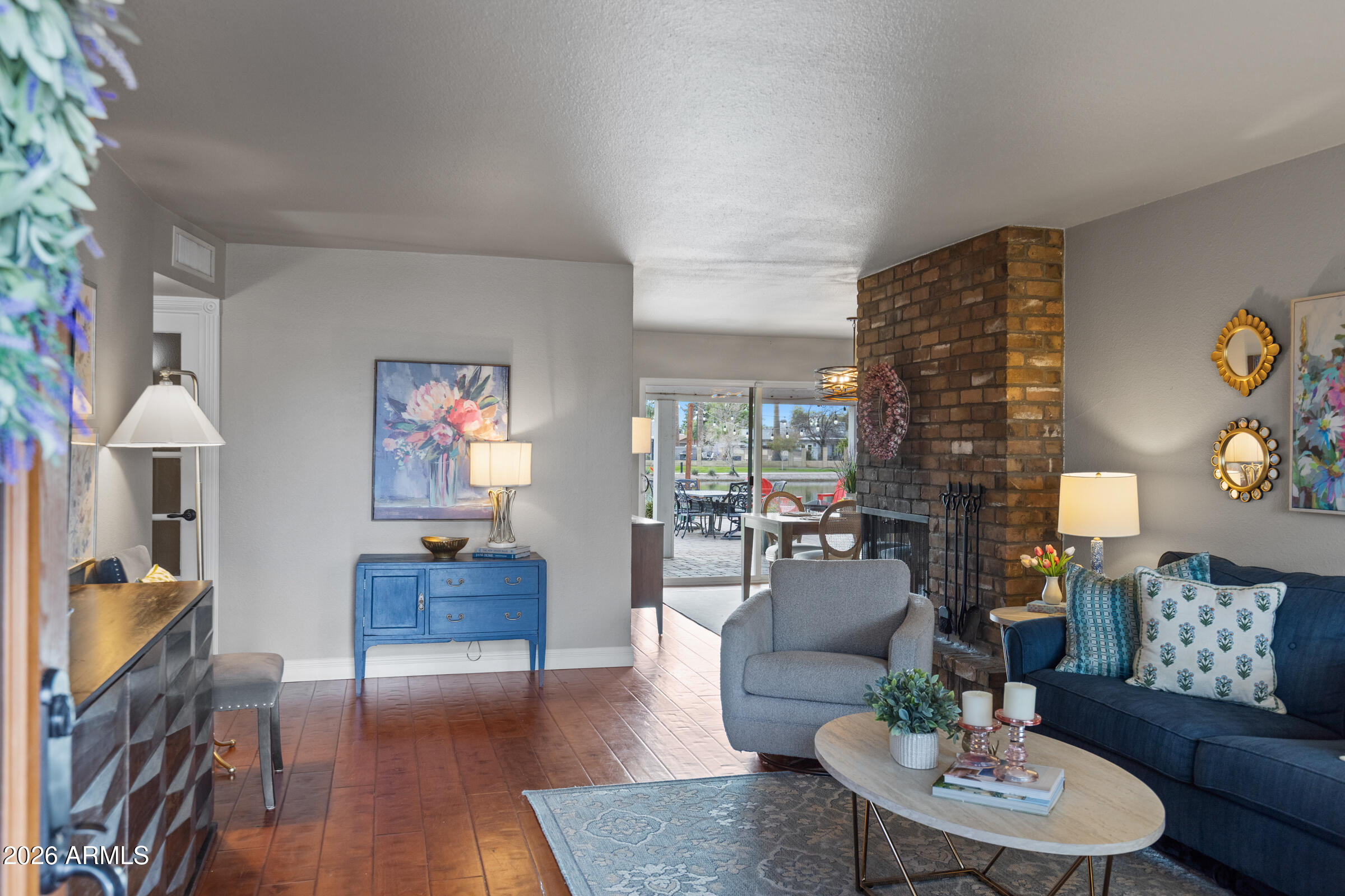 2235 W ISABELLA Avenue