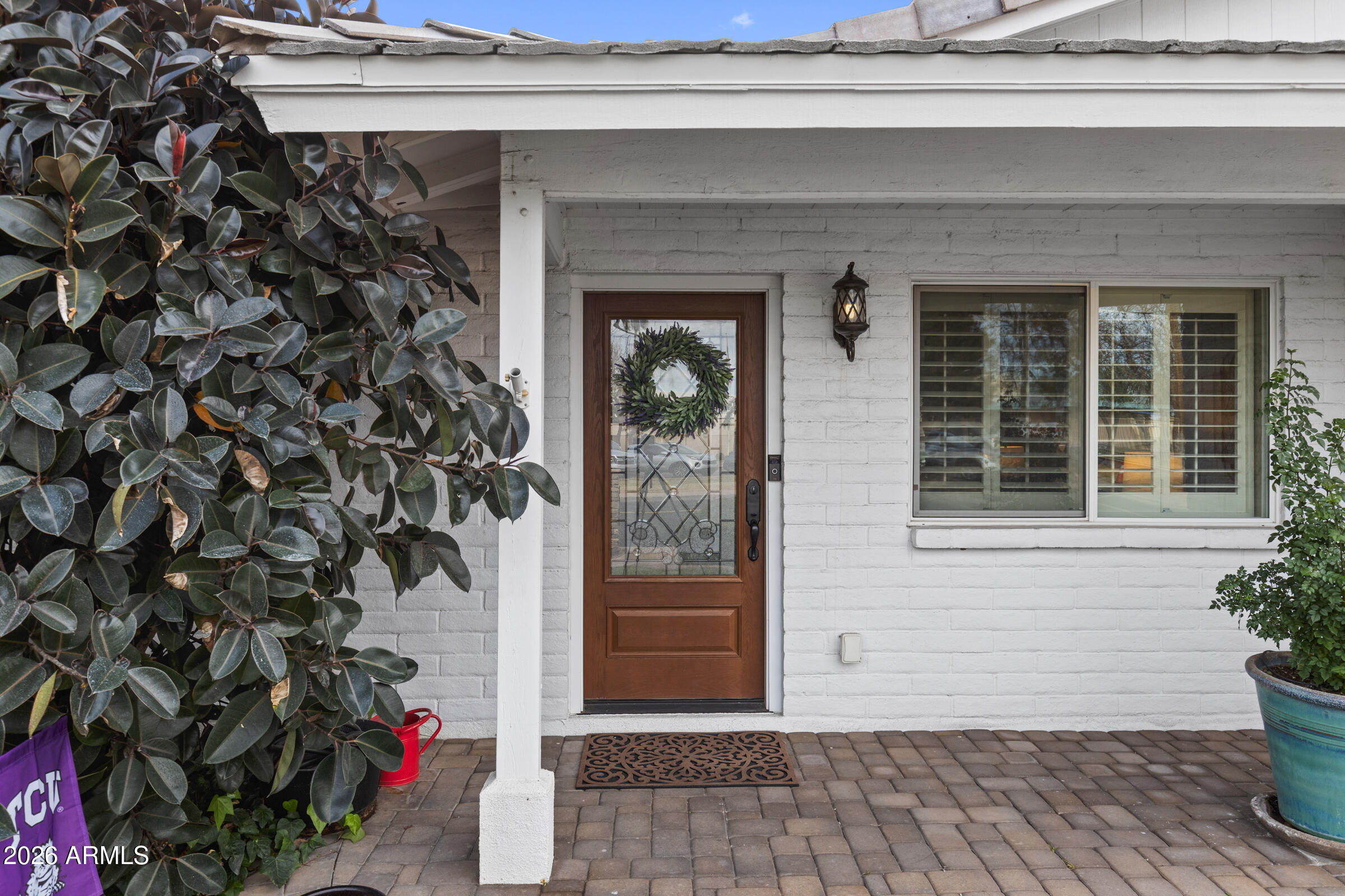 2235 W ISABELLA Avenue