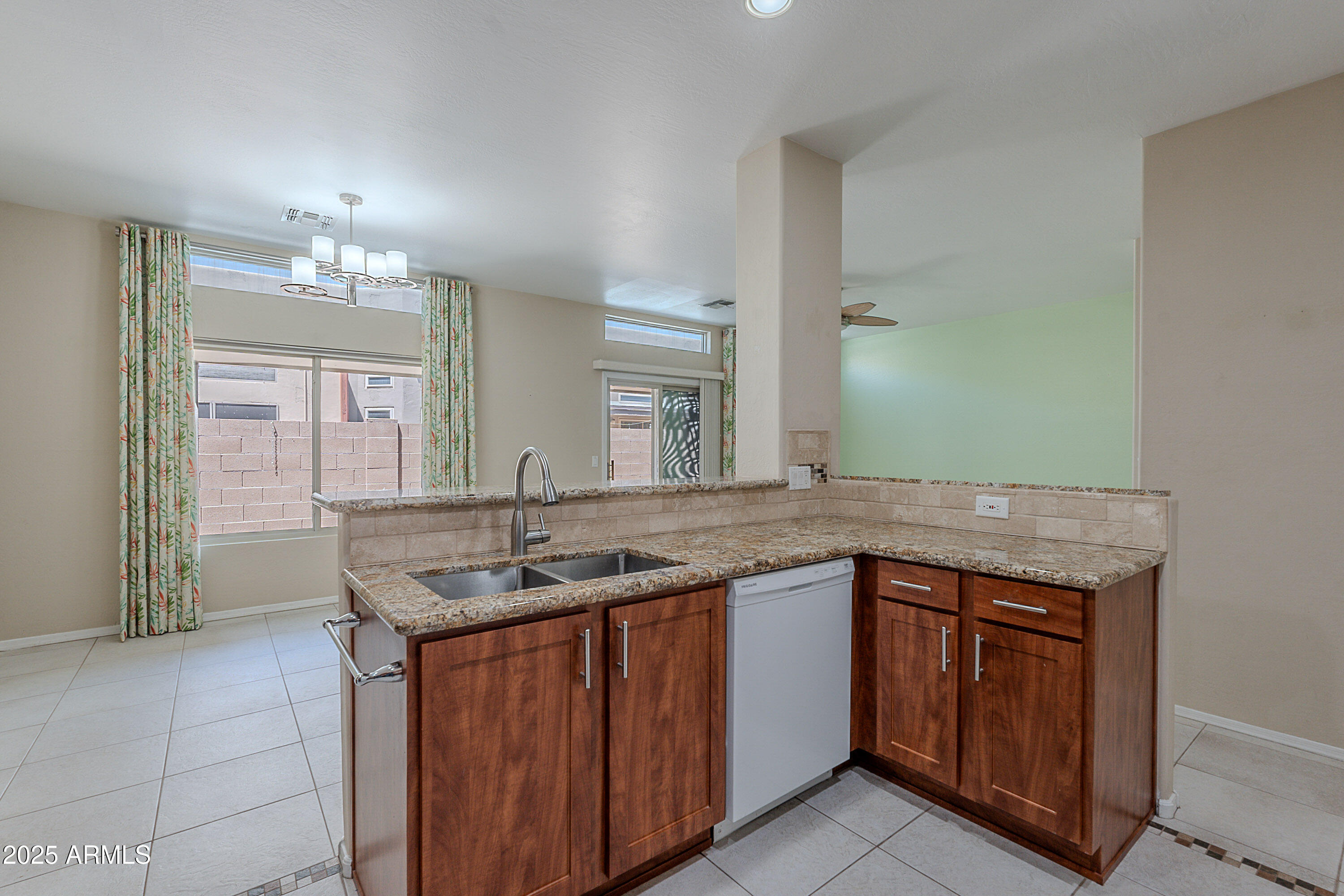 440 S VAL VISTA Drive 11