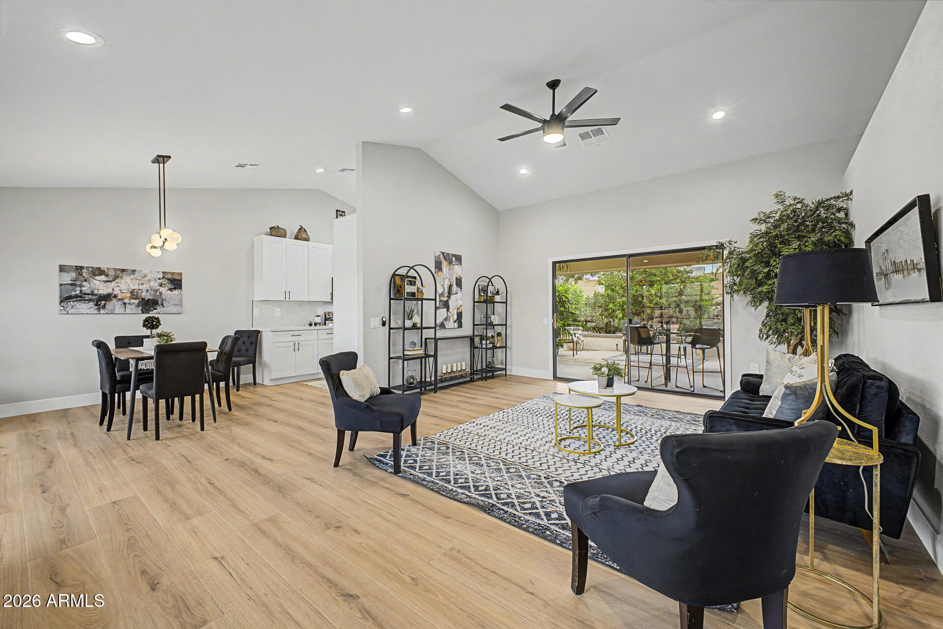 14426 W WHITE ROCK Drive