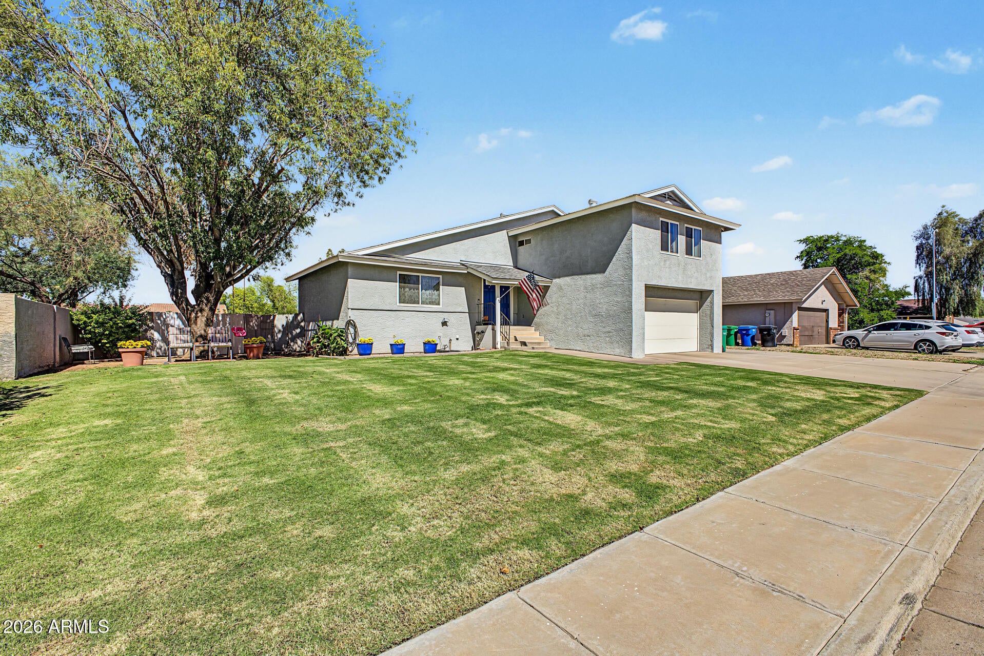 3852 E GABLE Avenue