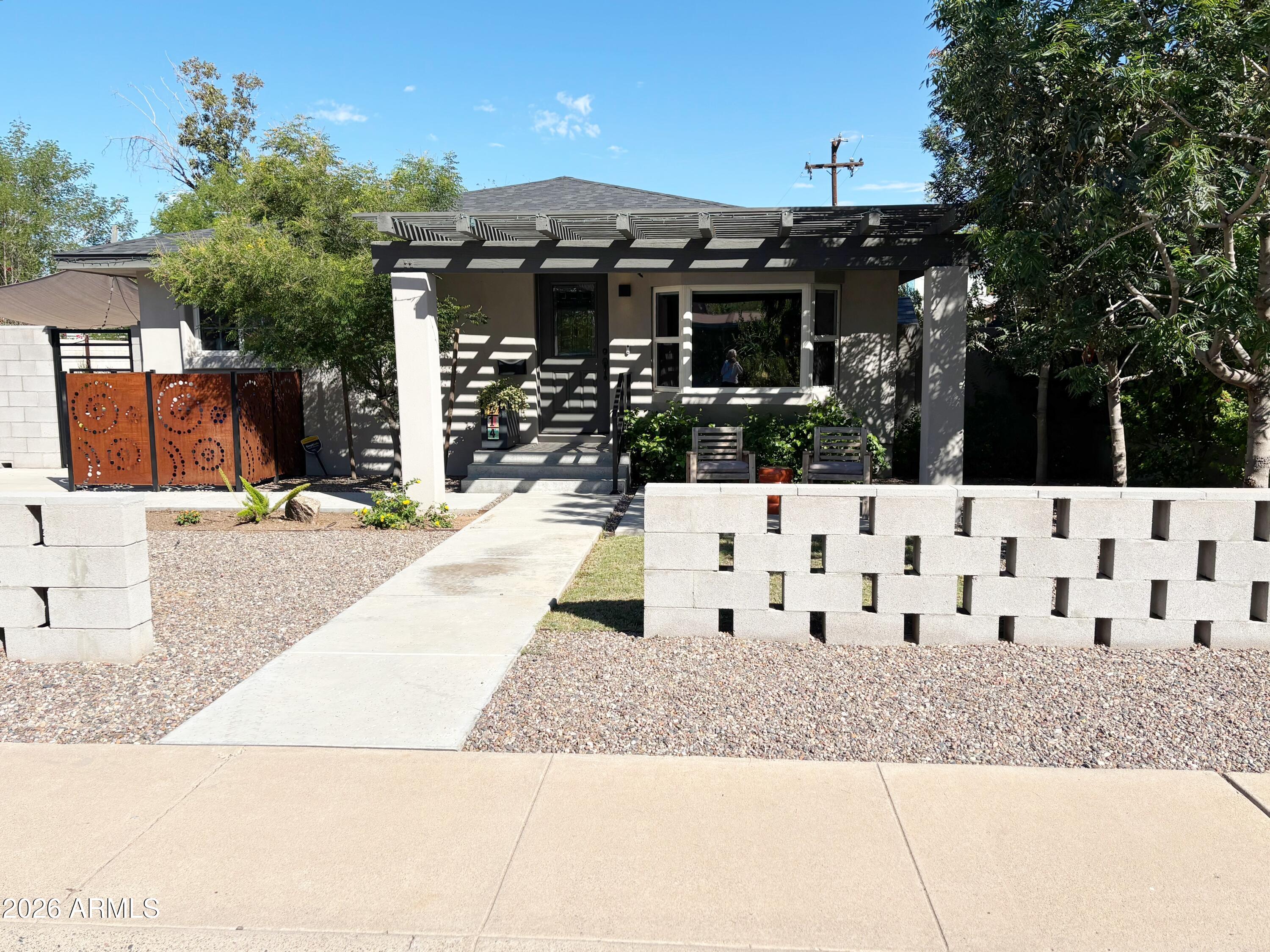514 W 11TH Street W