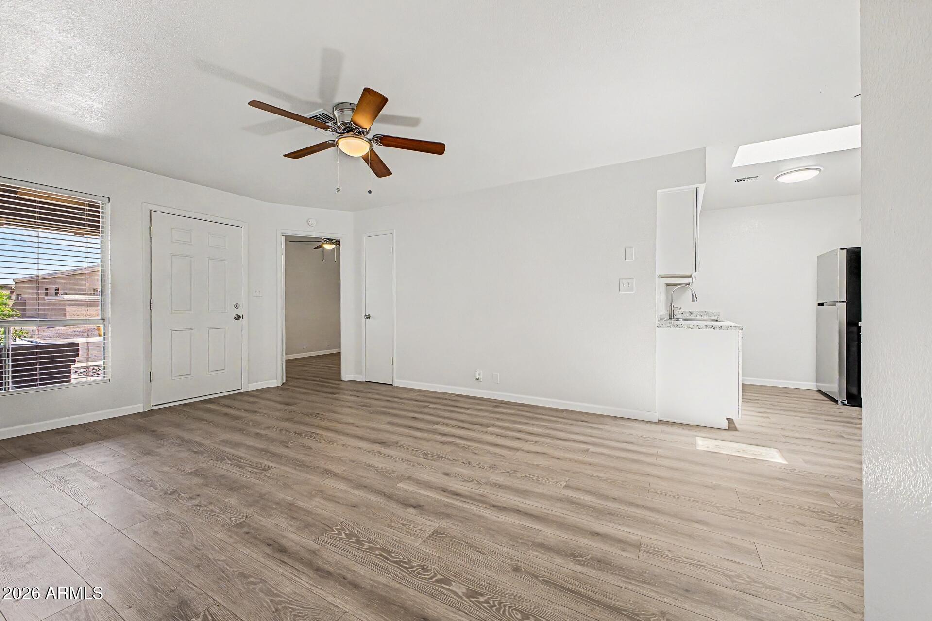 317 W HONONEGH Drive 3