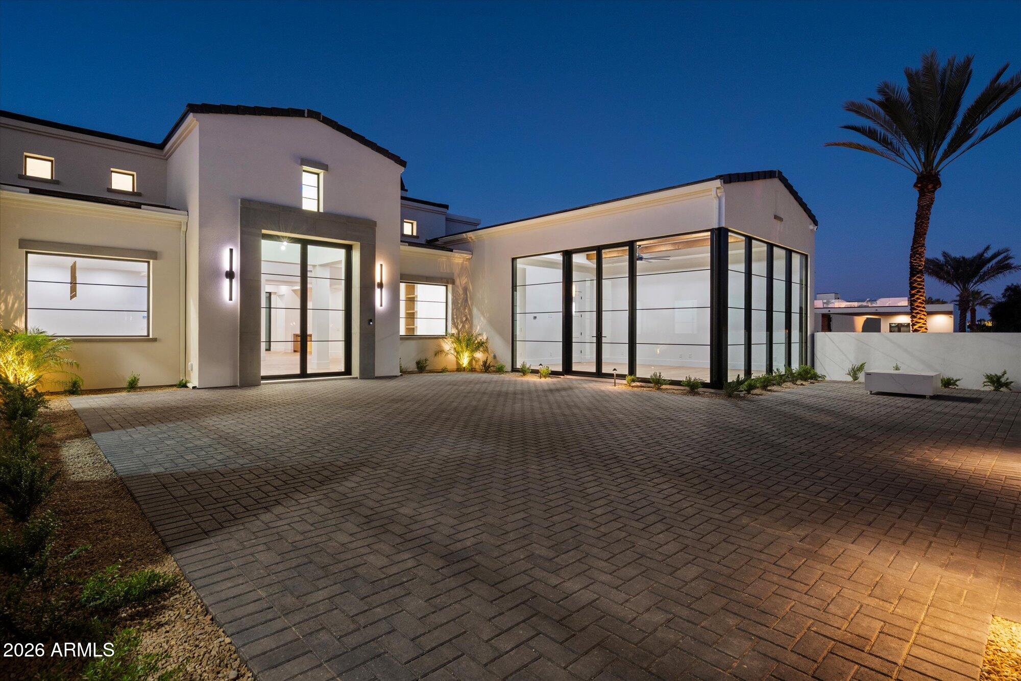 6821 E VALLEY VISTA Lane