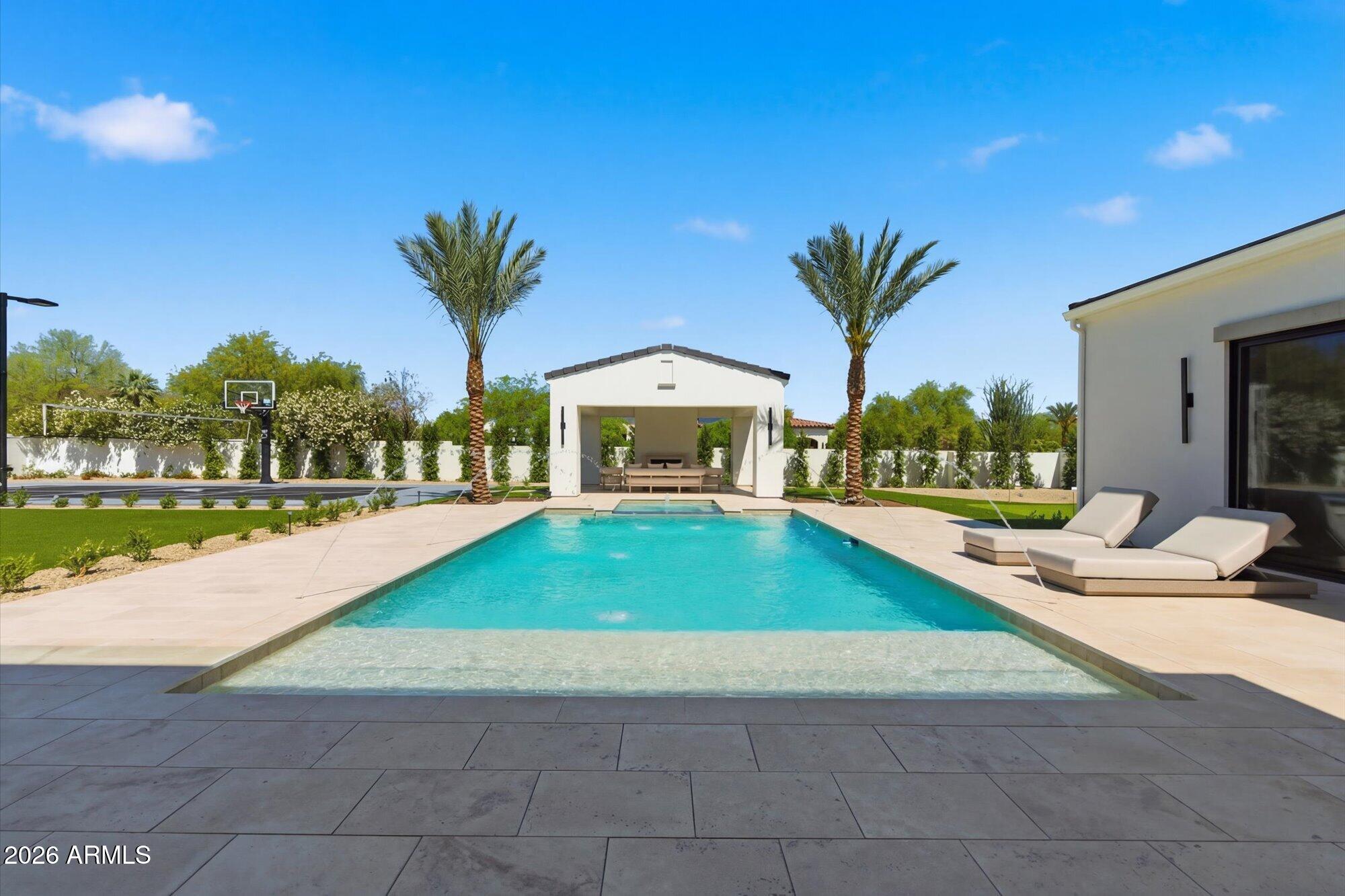 6821 E VALLEY VISTA Lane