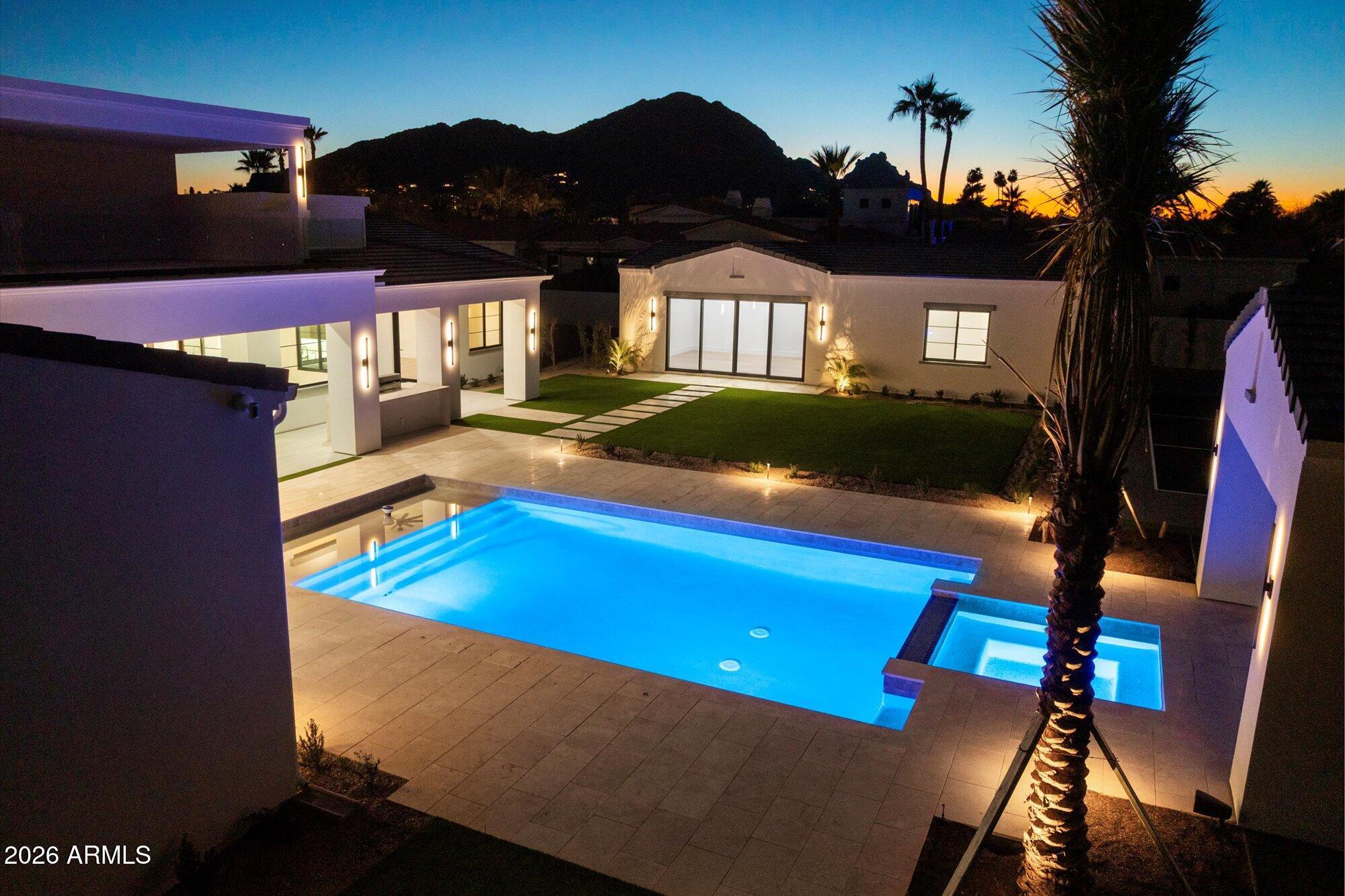 6821 E VALLEY VISTA Lane