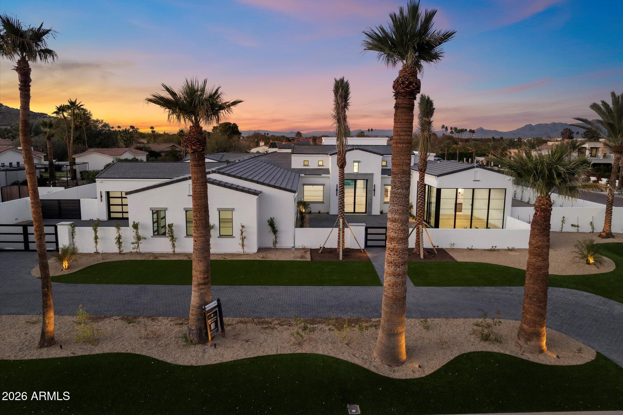 6821 E VALLEY VISTA Lane