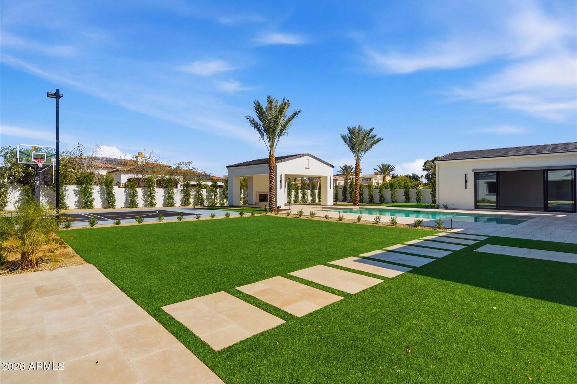 6821 E VALLEY VISTA Lane