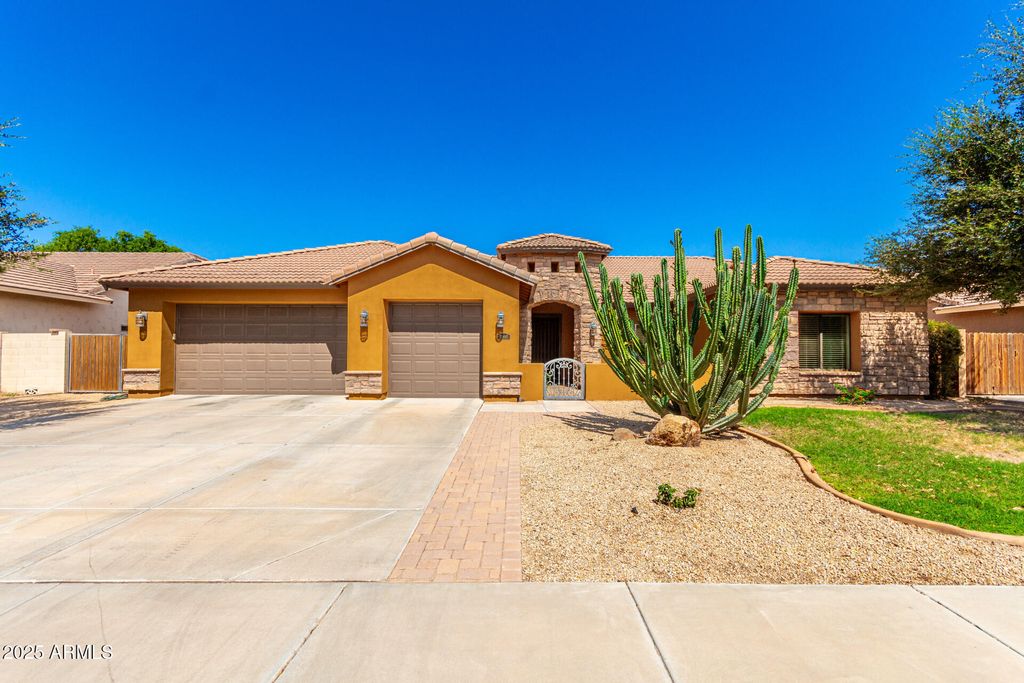 Photo of 20440 E Bronco Drive, Queen Creek, AZ 85142 (MLS # 6924064)