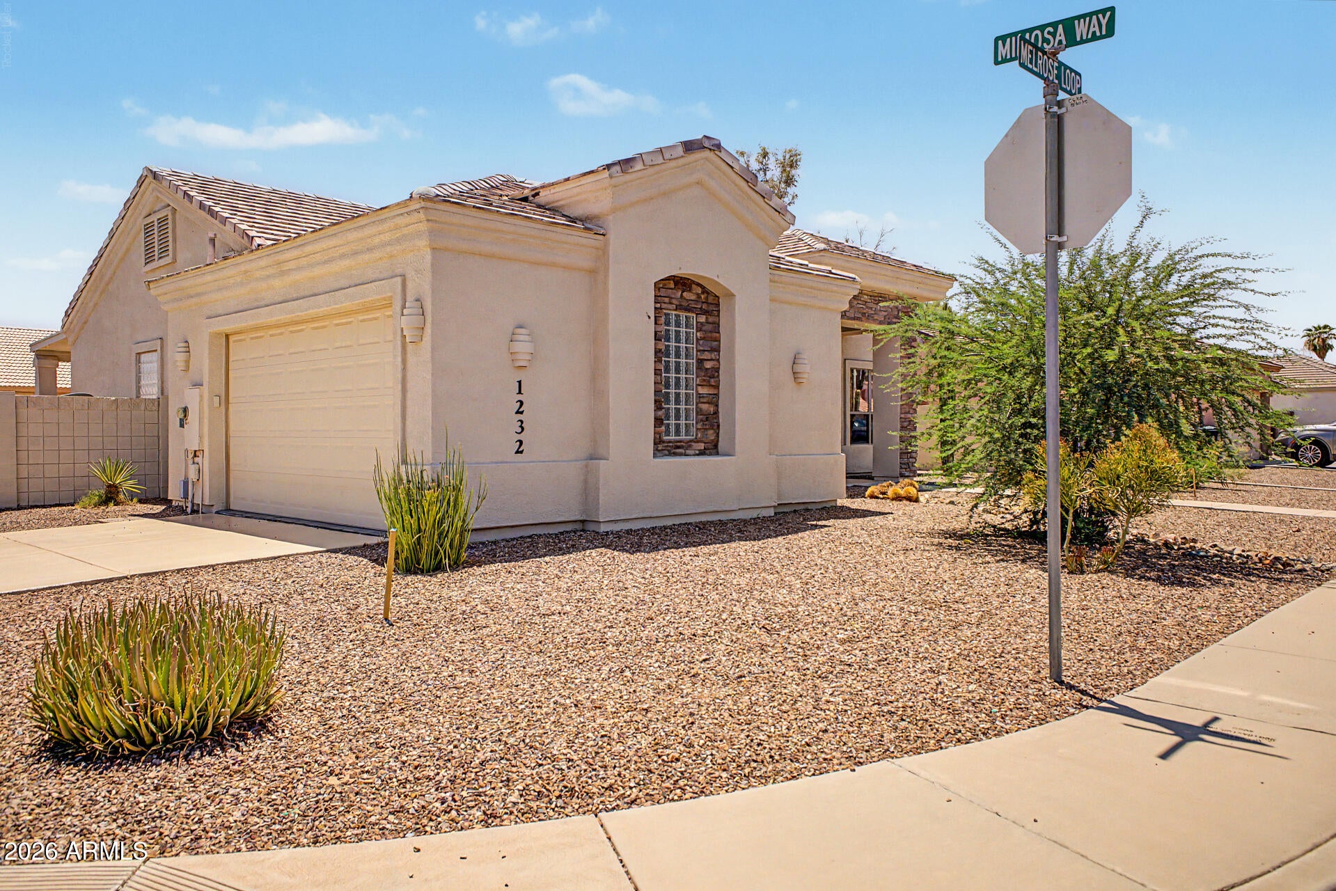 1232 E MELROSE Loop