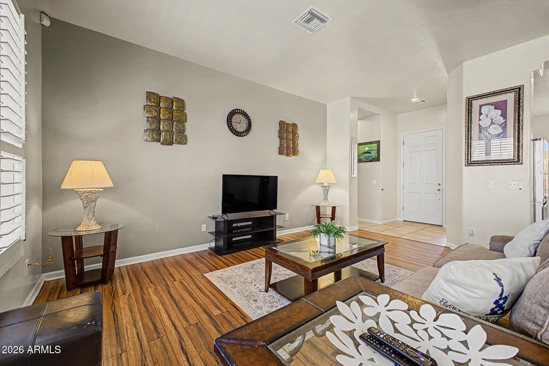 1232 E MELROSE Loop