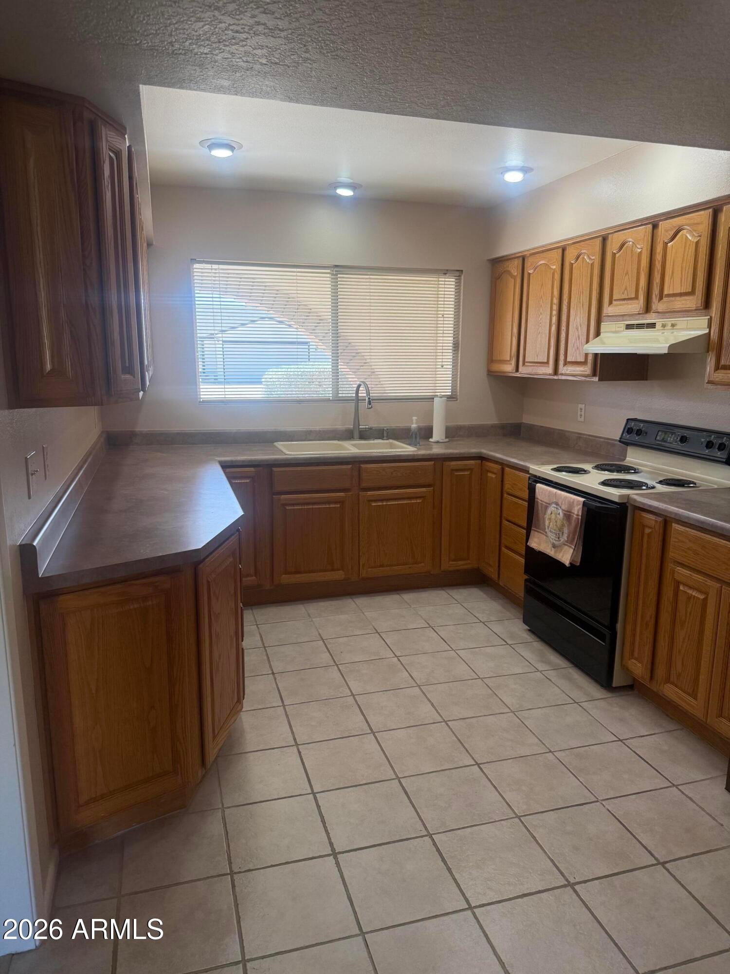 5010 E LAUREL Lane