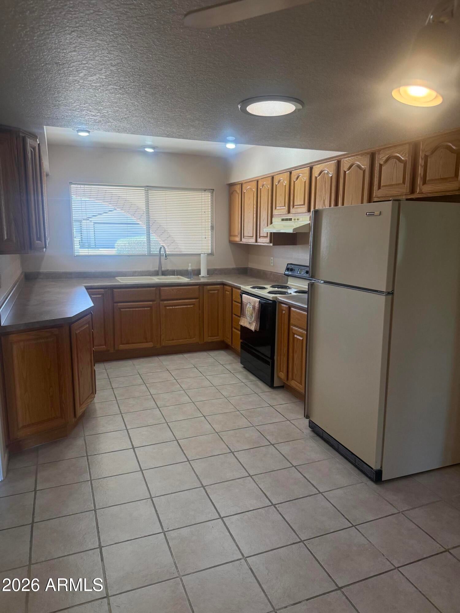 5010 E LAUREL Lane
